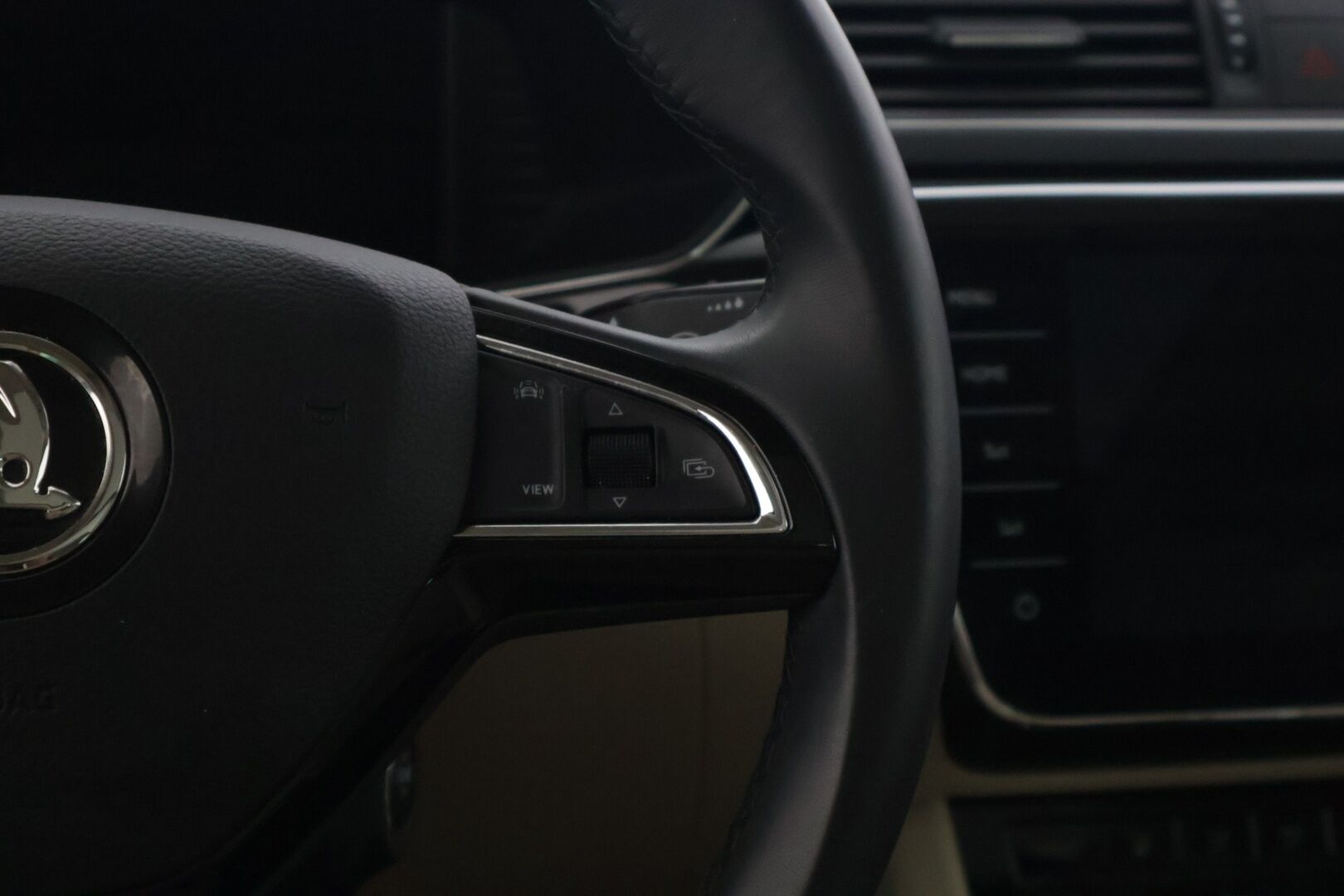 Skoda Superb 2020 Combi 1,4 TSI PHEV L&K iV DSG Aut. - | Webasto | Ilmastoidut Muistipenkit | Panorama | Koukku | Peruutuskamera | Nahat | Adapt.Vakkari | Matrix-LED |