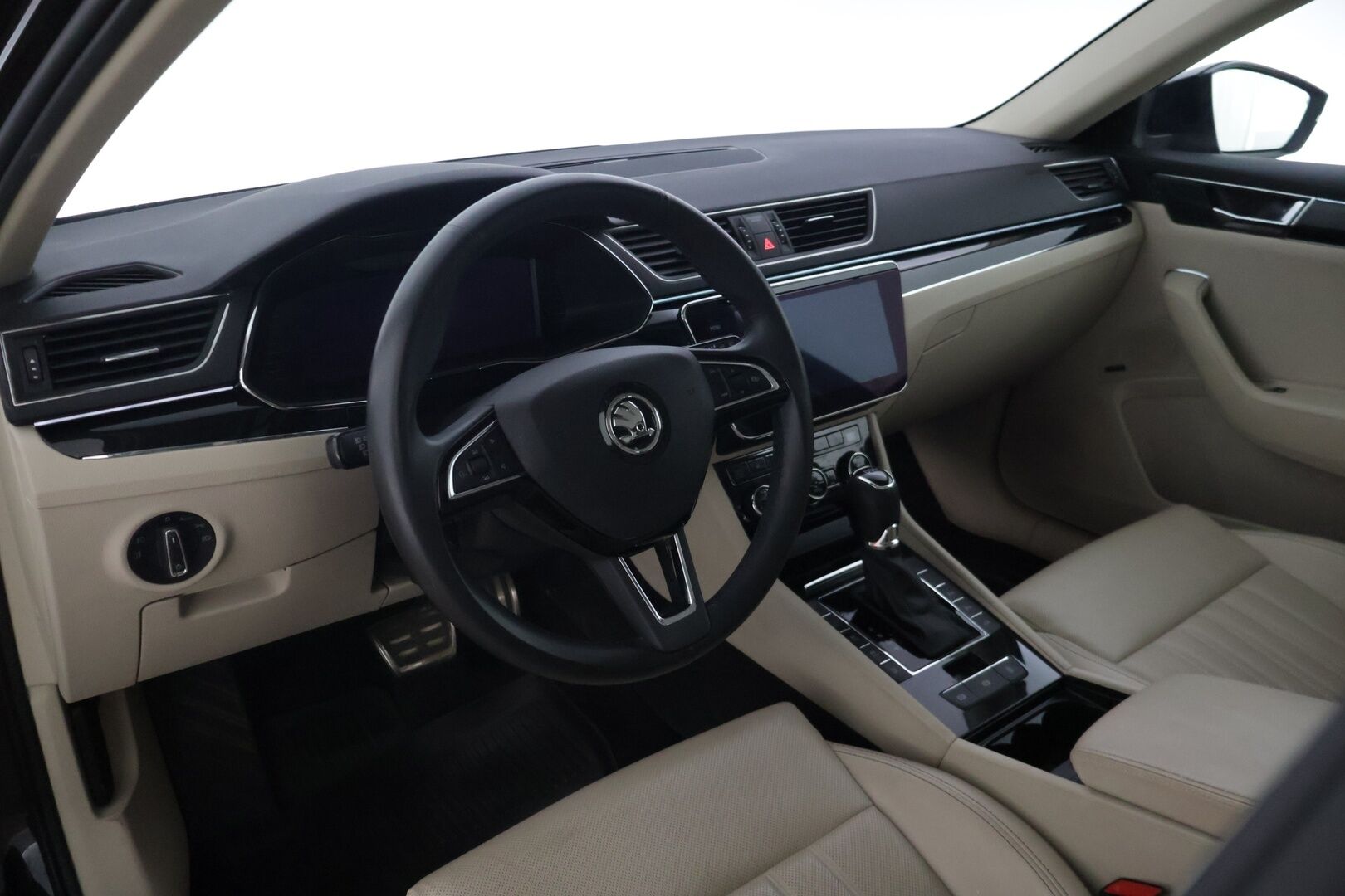 Skoda Superb 2020 Combi 1,4 TSI PHEV L&K iV DSG Aut. - | Webasto | Ilmastoidut Muistipenkit | Panorama | Koukku | Peruutuskamera | Nahat | Adapt.Vakkari | Matrix-LED |
