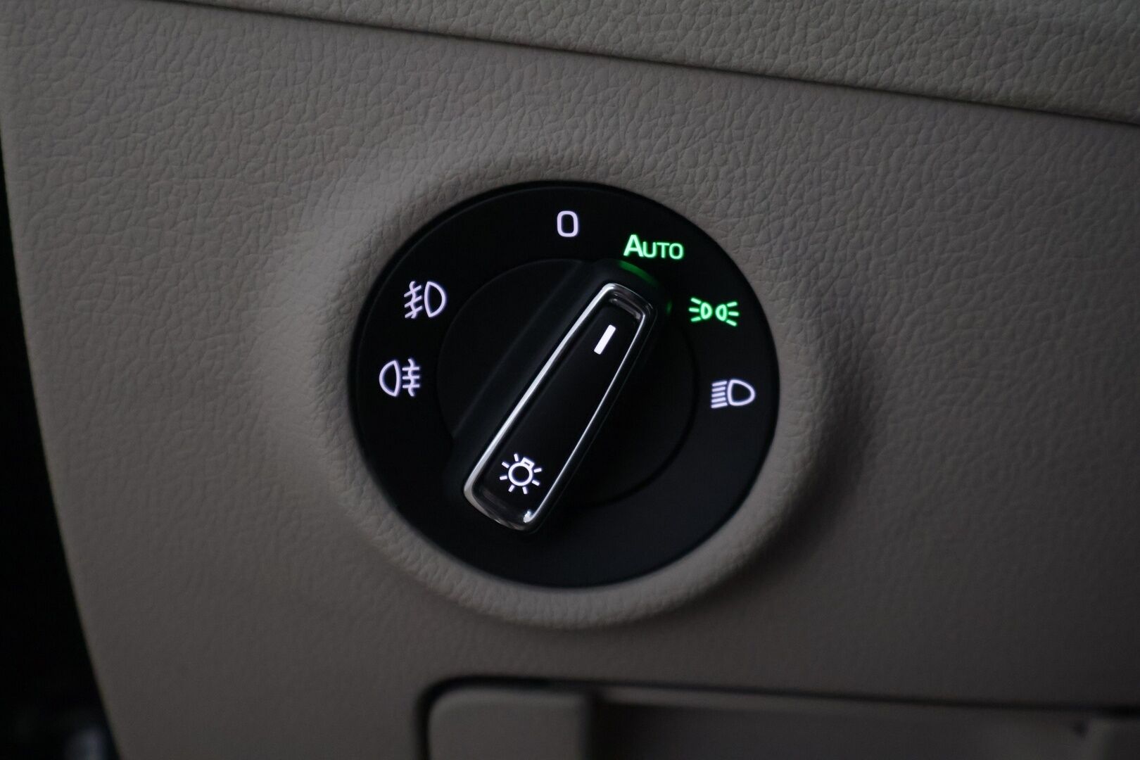 Skoda Superb 2020 Combi 1,4 TSI PHEV L&K iV DSG Aut. - | Webasto | Ilmastoidut Muistipenkit | Panorama | Koukku | Peruutuskamera | Nahat | Adapt.Vakkari | Matrix-LED |