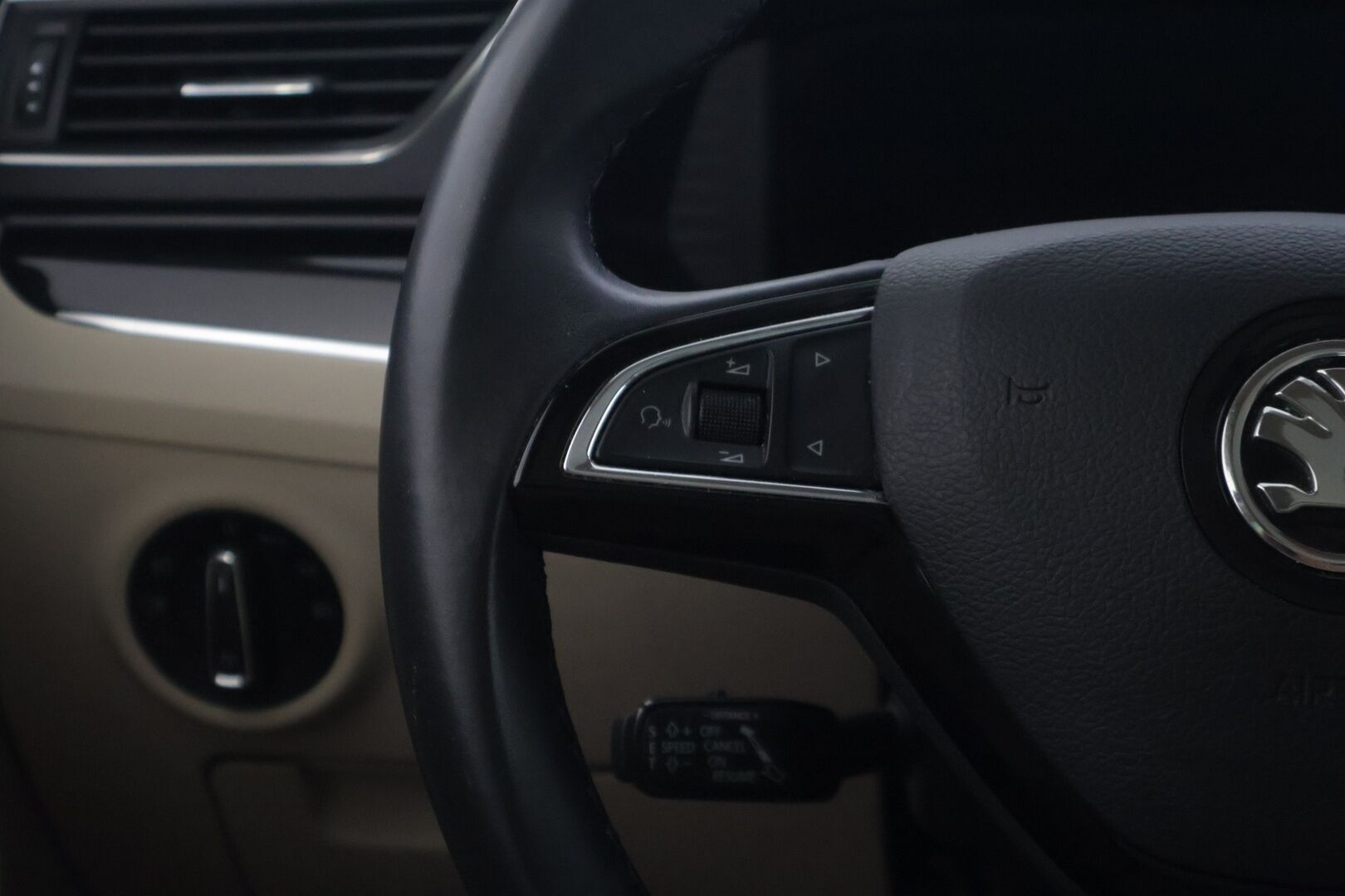 Skoda Superb 2020 Combi 1,4 TSI PHEV L&K iV DSG Aut. - | Webasto | Ilmastoidut Muistipenkit | Panorama | Koukku | Peruutuskamera | Nahat | Adapt.Vakkari | Matrix-LED |