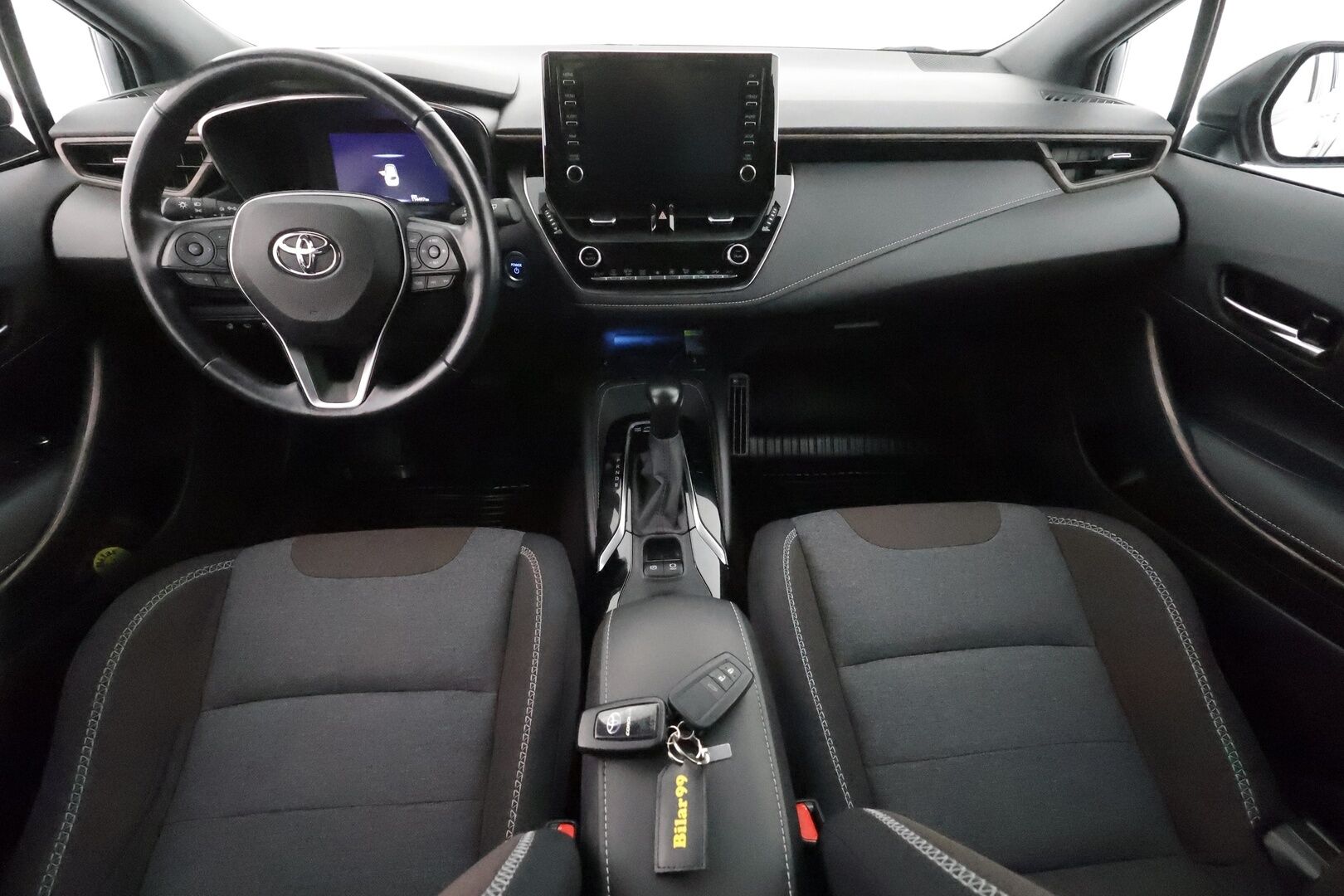 Toyota Corolla 2020 1.8 Touring Sports Hybrid TREK *ACC / Kamera / LED-valot / Lohko / Navi / Keyless* - 3,99% KORKOTARJOUS TÄHÄN AUTOON 21.9. ASTI - Suomi-auto / Merkkihuollettu / Kahdet renkat alumiinivanteilla / Viimeisin huolto 105tkm