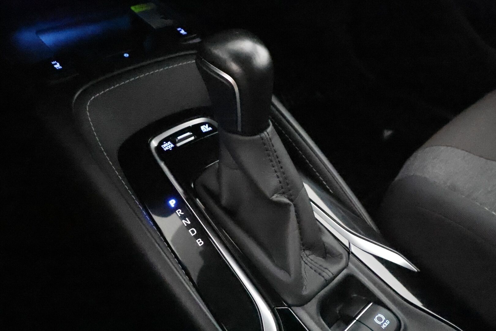 Toyota Corolla 2020 Touring Sports 1,8 Hybrid TREK ** Adapt.Vakkari / P.kamera / LED-valot / Sisätilanlämmitin / Navi / KeylessGO ** - Suomi-auto / Merkkihuollettu / 2x Renkaat 