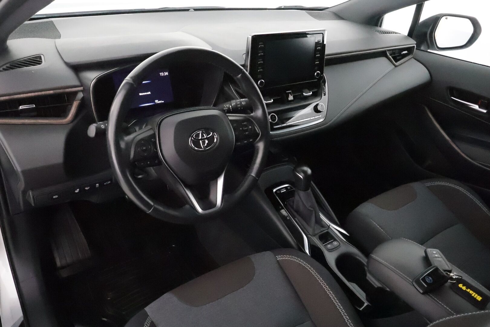 Toyota Corolla 2020 Touring Sports 1,8 Hybrid TREK ** Adapt.Vakkari / P.kamera / LED-valot / Sisätilanlämmitin / Navi / KeylessGO ** - Suomi-auto / Merkkihuollettu / 2x Renkaat 