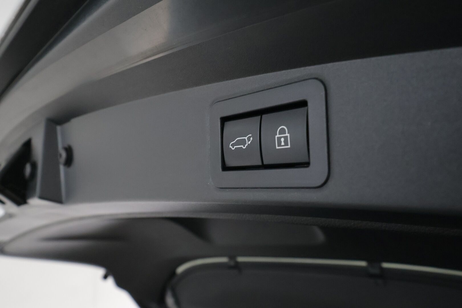 Toyota Corolla 2020 Touring Sports 1,8 Hybrid TREK ** Adapt.Vakkari / P.kamera / LED-valot / Sisätilanlämmitin / Navi / KeylessGO ** - Suomi-auto / Merkkihuollettu / 2x Renkaat 