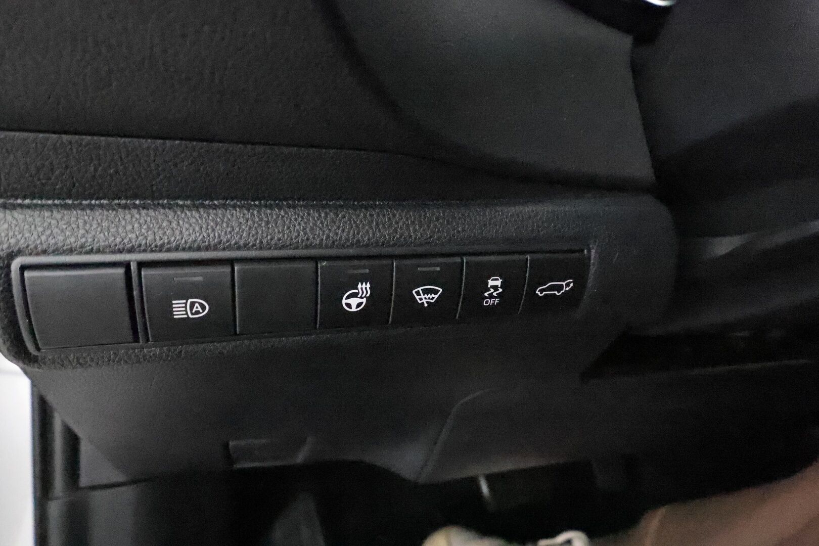 Toyota Corolla 2020 Touring Sports 1,8 Hybrid TREK ** Adapt.Vakkari / P.kamera / LED-valot / Sisätilanlämmitin / Navi / KeylessGO ** - Suomi-auto / Merkkihuollettu / 2x Renkaat 