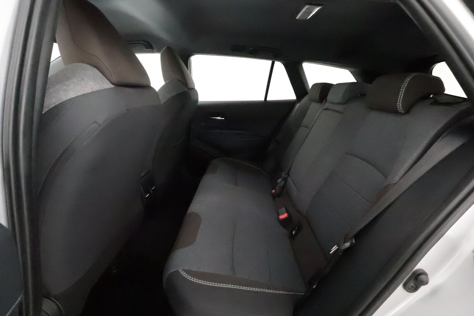 Toyota Corolla 2020 Touring Sports 1,8 Hybrid TREK ** Adapt.Vakkari / P.kamera / LED-valot / Sisätilanlämmitin / Navi / KeylessGO ** - Suomi-auto / Merkkihuollettu / 2x Renkaat 