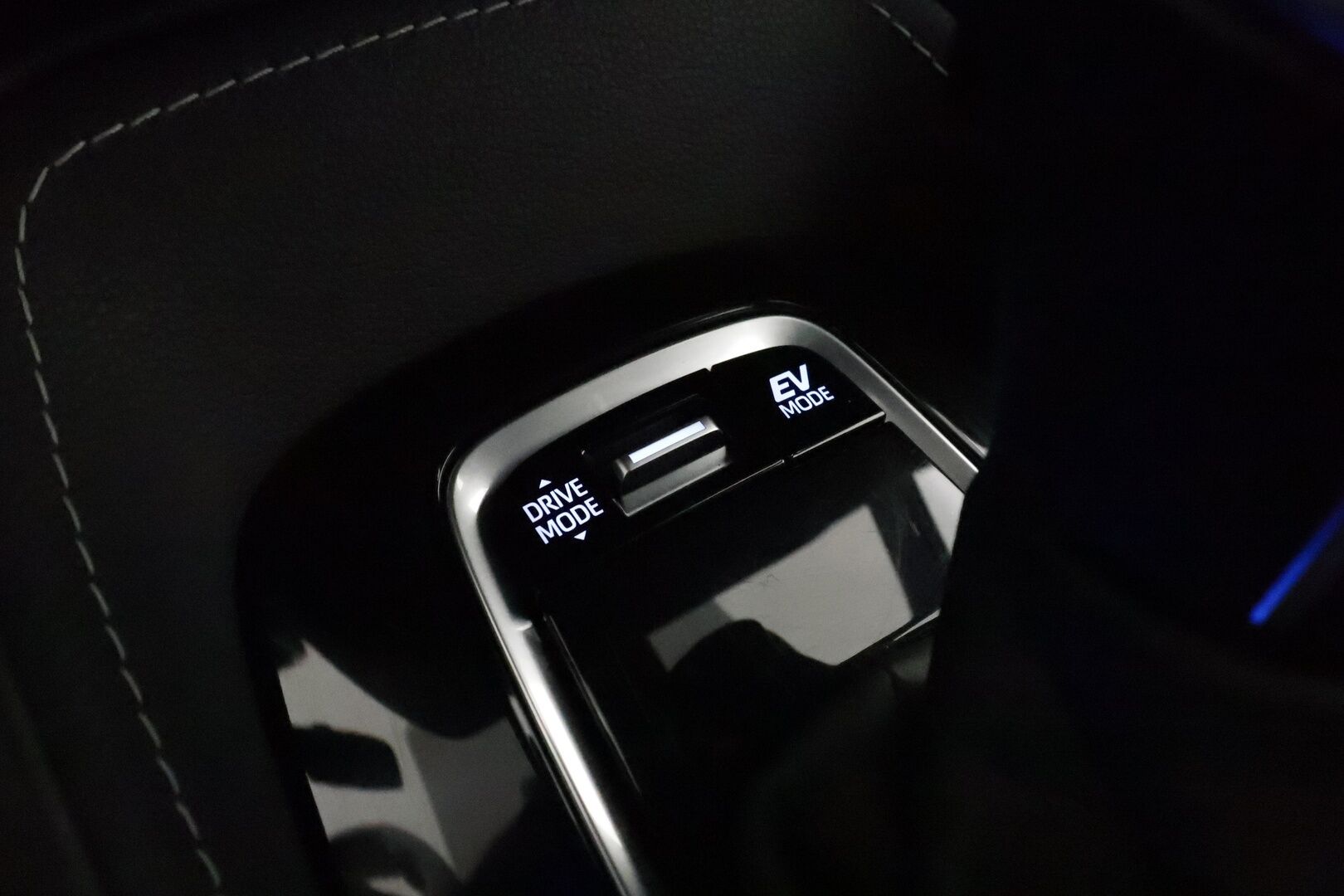 Toyota Corolla 2020 1.8 Touring Sports Hybrid TREK *ACC / Kamera / LED-valot / Lohko / Navi / Keyless* - 3,99% KORKOTARJOUS TÄHÄN AUTOON 21.9. ASTI - Suomi-auto / Merkkihuollettu / Kahdet renkat alumiinivanteilla / Viimeisin huolto 105tkm