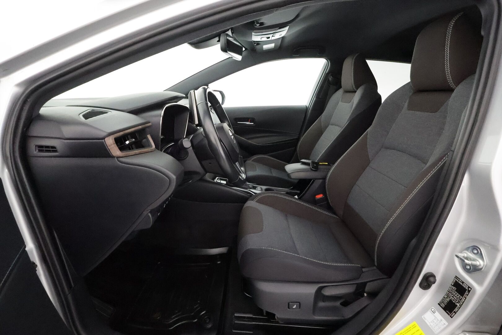 Toyota Corolla 2020 Touring Sports 1,8 Hybrid TREK ** Adapt.Vakkari / P.kamera / LED-valot / Sisätilanlämmitin / Navi / KeylessGO ** - Suomi-auto / Merkkihuollettu / 2x Renkaat 
