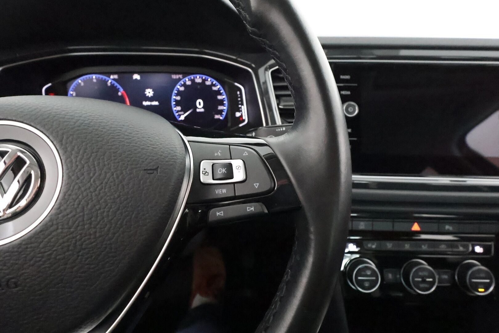 Volkswagen T-Roc 2020 Sport 1,5 TSI EVO 110 kW DSG-automaatti - 1Om Suomiauto / Webasto / Adapt.Vakkari / Digimittari / Adapt.LED / Navi / KeylessGo / Sähköluukku / Hyvin varusteltu!