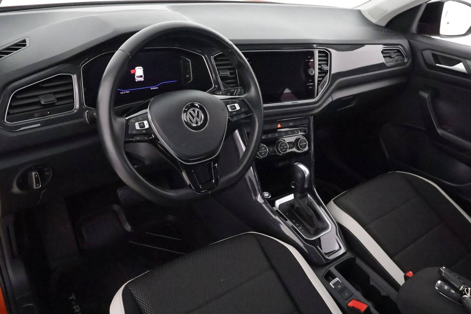 Volkswagen T-Roc 2020 Sport 1,5 TSI EVO 110 kW DSG-automaatti - 1Om Suomiauto / Webasto / Adapt.Vakkari / Digimittari / Adapt.LED / Navi / KeylessGo / Sähköluukku / Hyvin varusteltu!