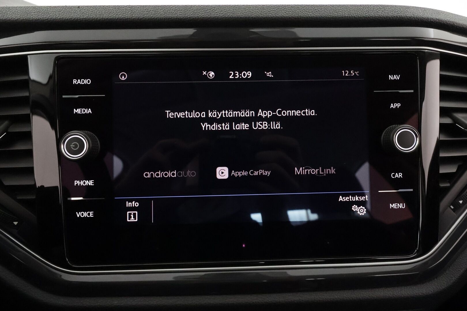 Volkswagen T-Roc 2020 Sport 1,5 TSI EVO 110 kW DSG-automaatti - 1Om Suomiauto / Webasto / Adapt.Vakkari / Digimittari / Adapt.LED / Navi / KeylessGo / Sähköluukku / Hyvin varusteltu!