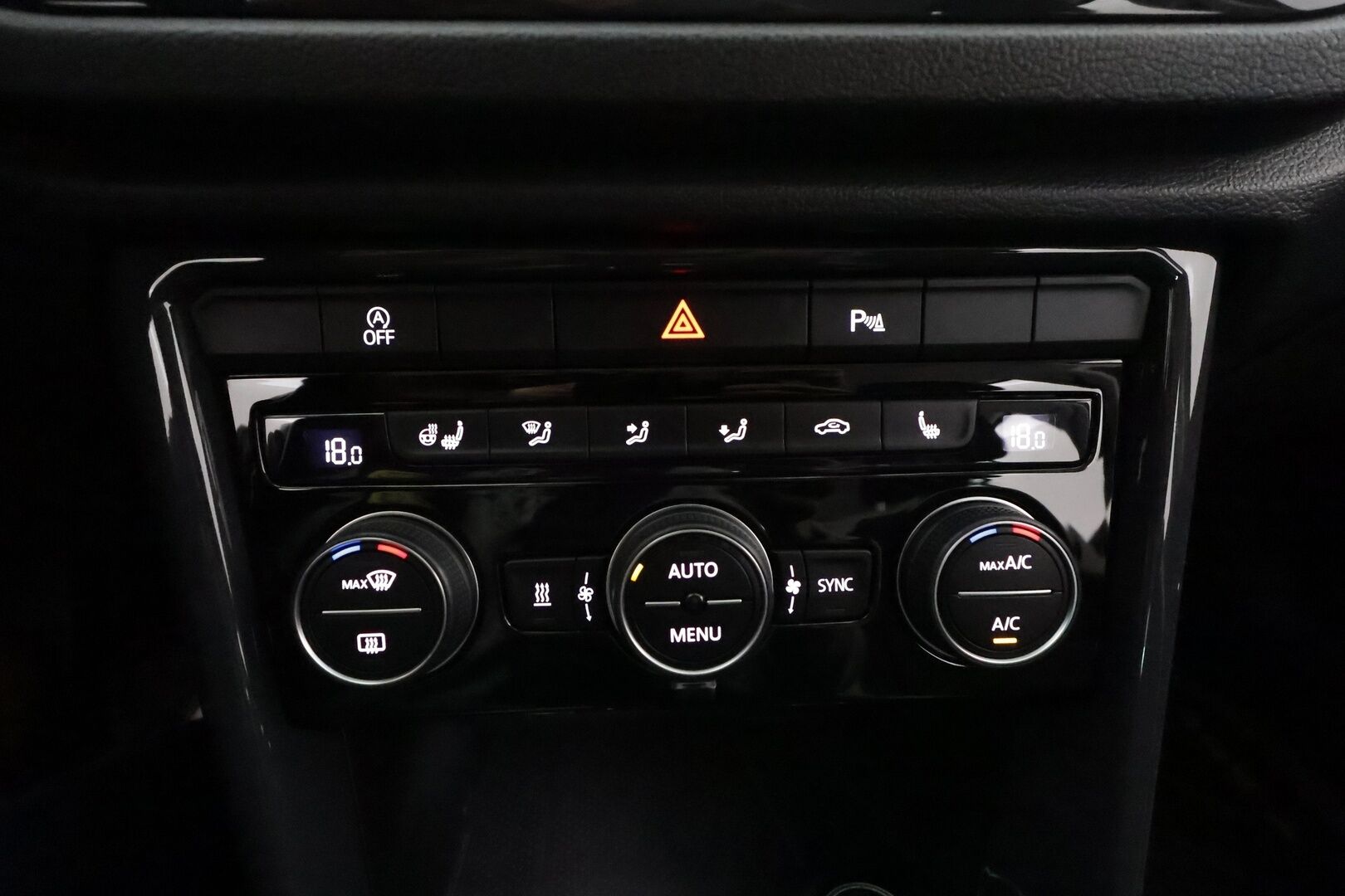 Volkswagen T-Roc 2020 Sport 1,5 TSI EVO 110 kW DSG-automaatti - 1Om Suomiauto / Webasto / Adapt.Vakkari / Digimittari / Adapt.LED / Navi / KeylessGo / Sähköluukku / Hyvin varusteltu!