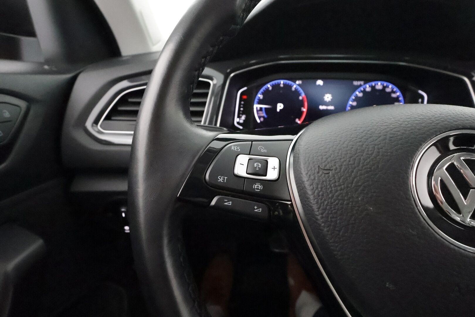 Volkswagen T-Roc 2020 Sport 1,5 TSI EVO 110 kW DSG-automaatti - 1Om Suomiauto / Webasto / Adapt.Vakkari / Digimittari / Adapt.LED / Navi / KeylessGo / Sähköluukku / Hyvin varusteltu!