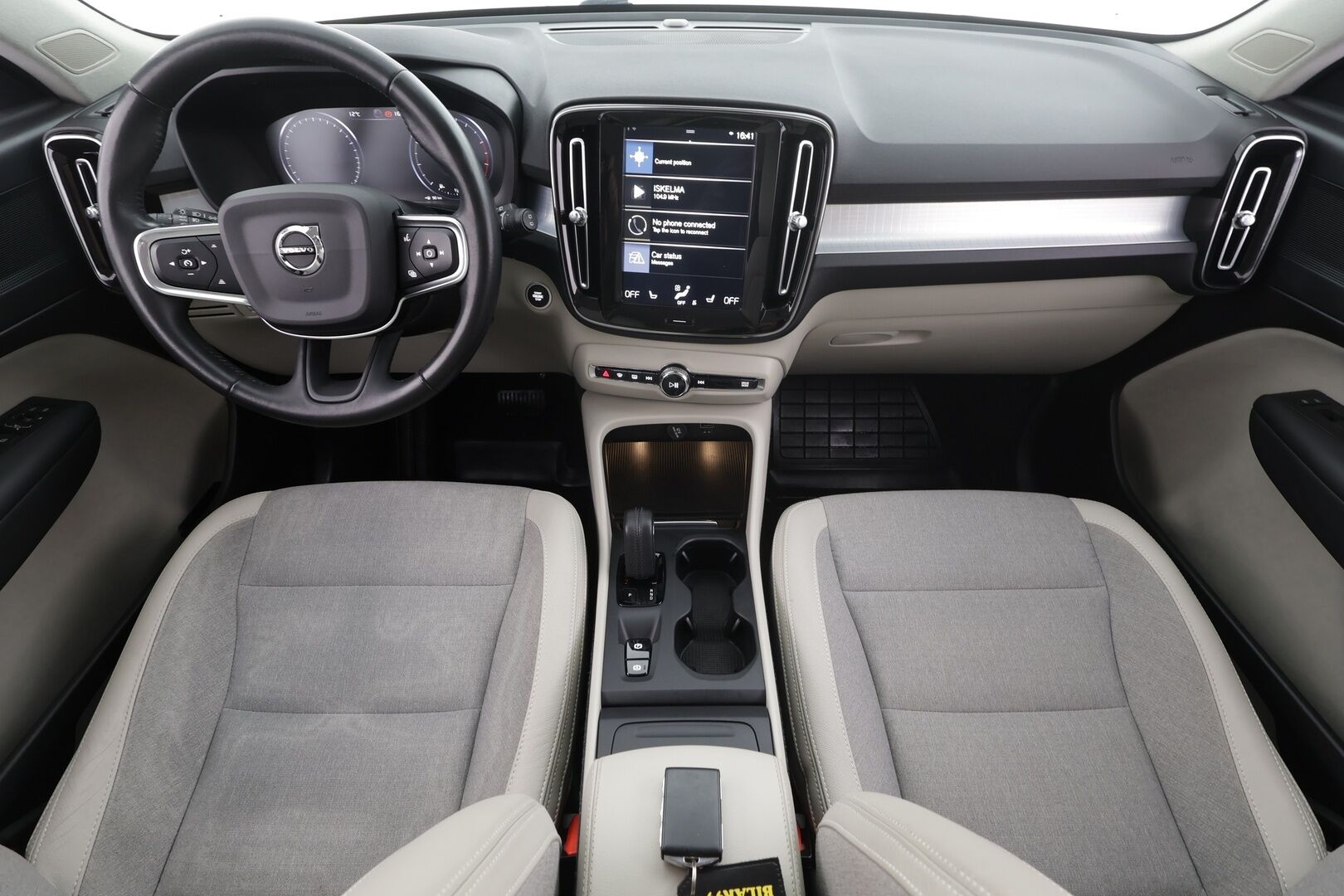 Volvo XC40 2020 T3 Business aut * Webasto / ACC / LED / P.tutkat / Kaistavahti / Keyless * - Suomi-auto / Kahdet renkaat aluvanteilla