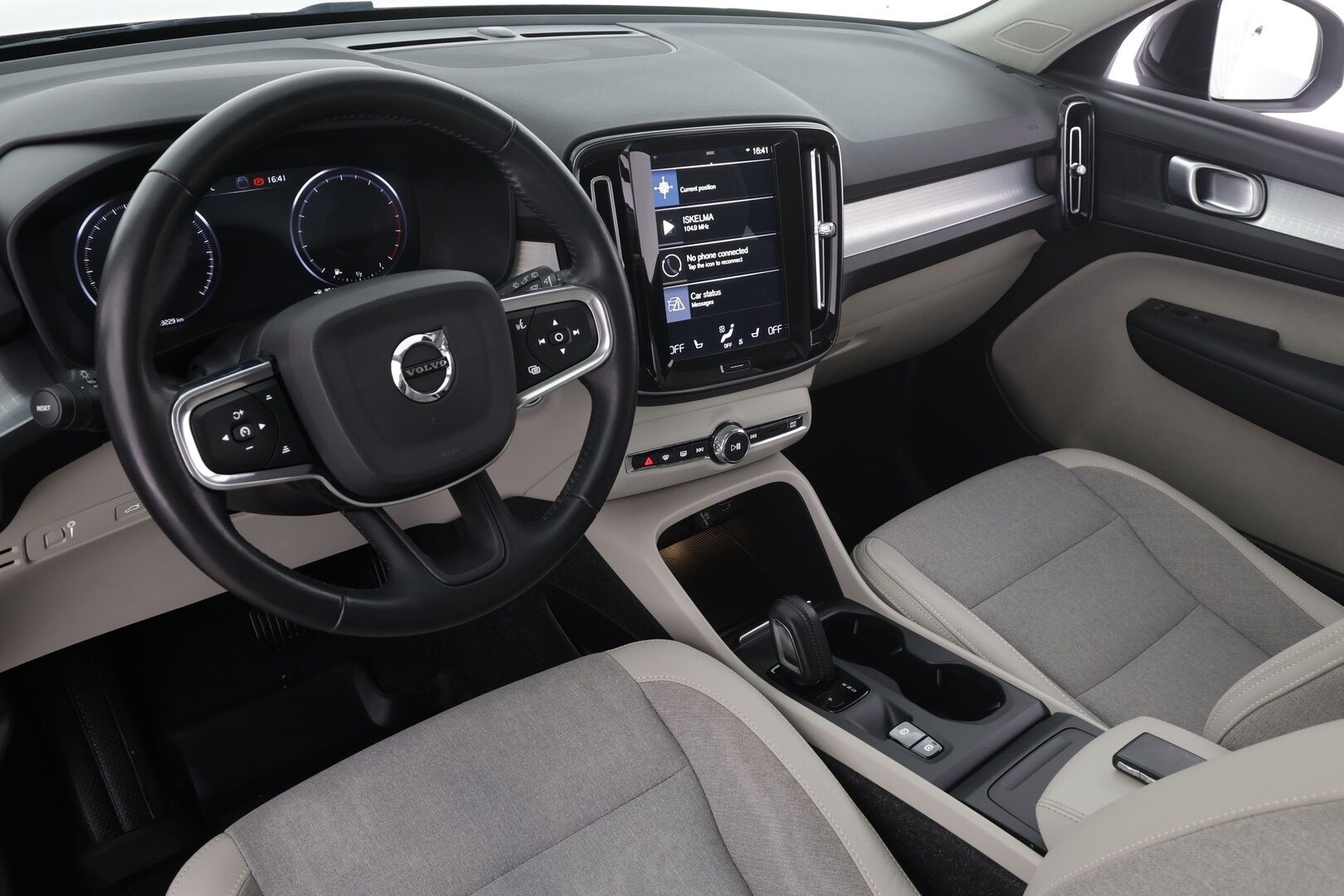 Volvo XC40 2020 T3 Business aut * Webasto / ACC / LED / P.tutkat / Kaistavahti / Keyless * - Suomi-auto / Kahdet renkaat aluvanteilla