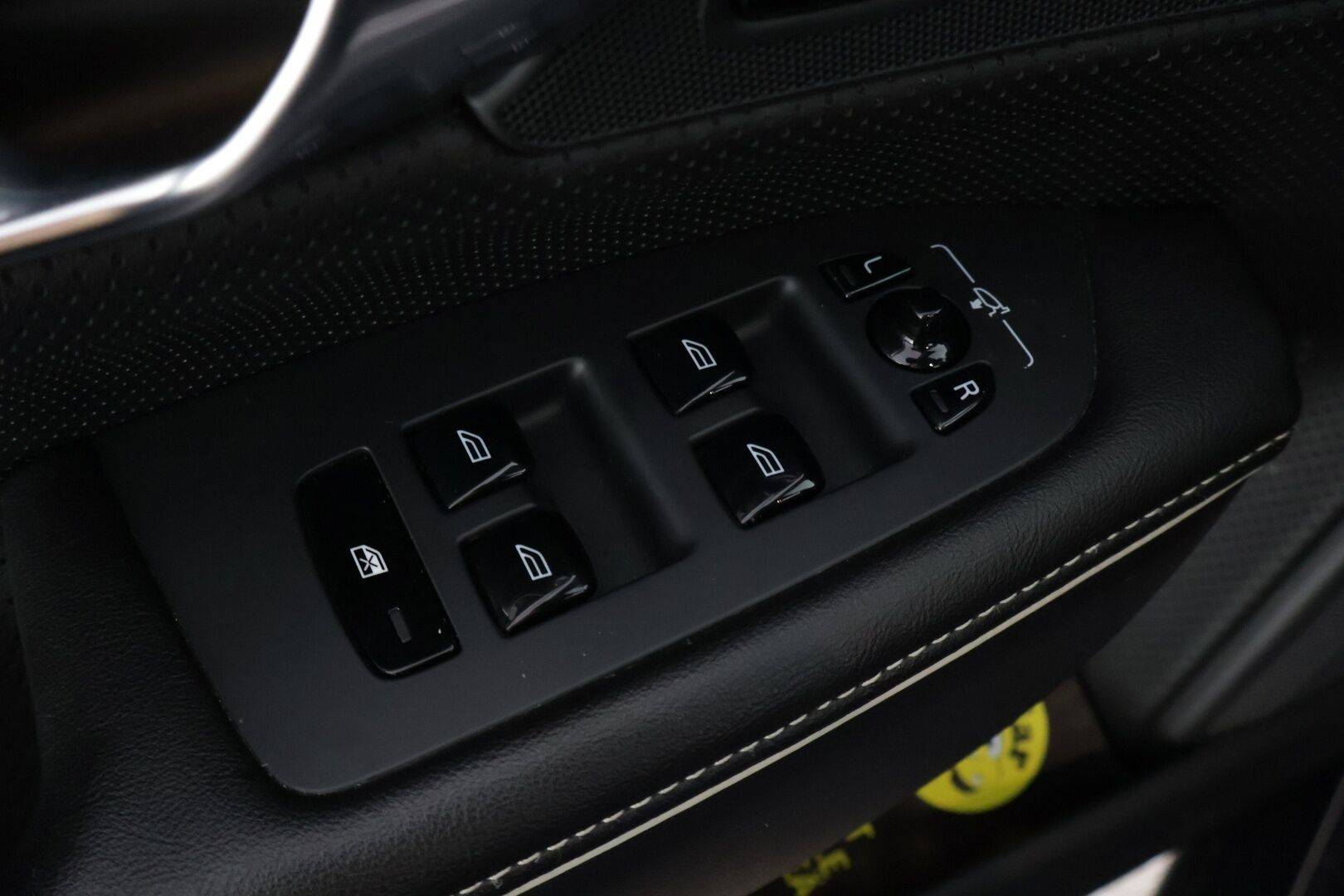 Volvo V90 2017 T8 AWD R-Design aut *Taittuva Koukku / Webasto / Crystal Vaihteen valitsin** - *Tilava / Taloudellinen / Farmari* - HULLUT BLACKWEEK JATKOT - KORKOTARJOUS 2,49%