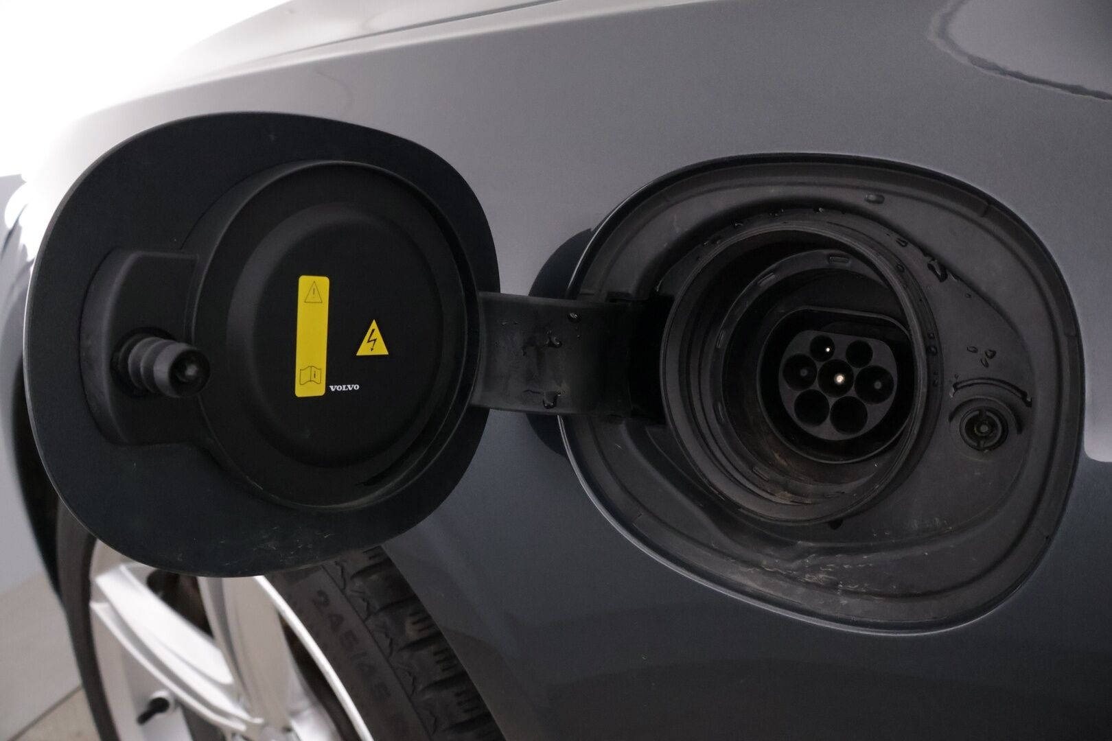 Volvo V90 2018 T8 AWD R-Design aut * Vetokoukku / Webasto / SoH 84.4% * - *Juuri katsastettu! / Akku kuntotarkastettu / Hyvät Renkaat*