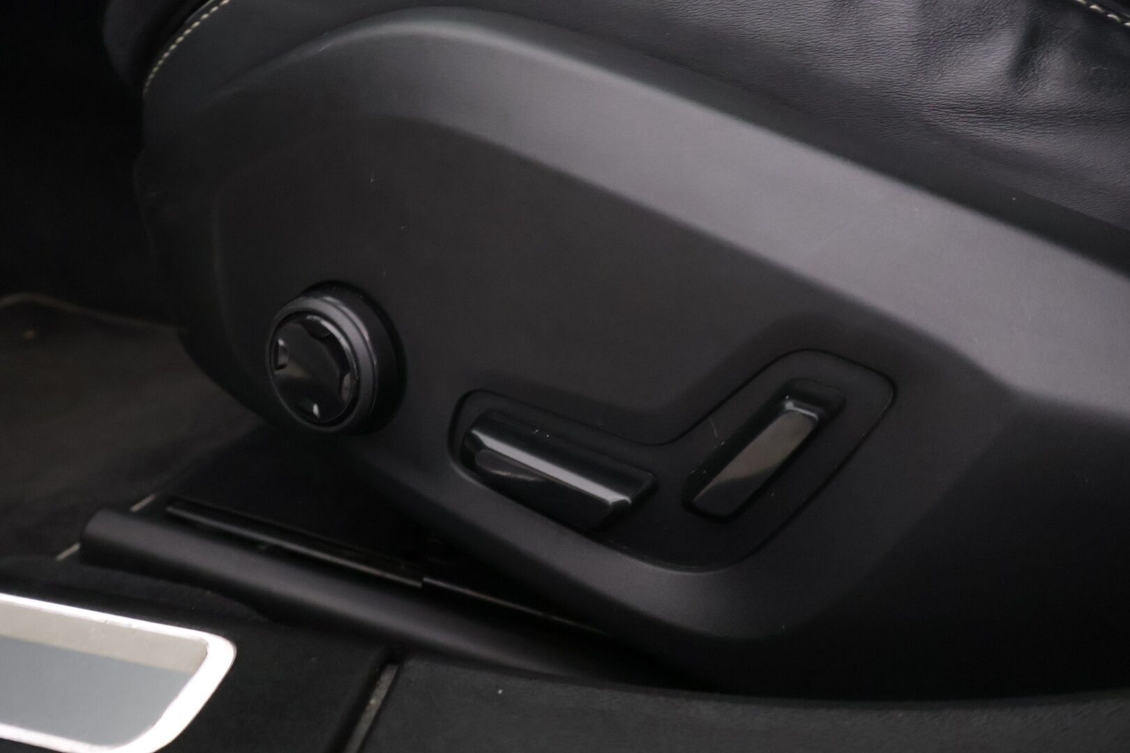 Volvo V90 2017 T8 AWD R-Design aut *Taittuva Koukku / Webasto / Crystal Vaihteen valitsin** - *Tilava / Taloudellinen / Farmari* - HULLUT BLACKWEEK JATKOT - KORKOTARJOUS 2,49%