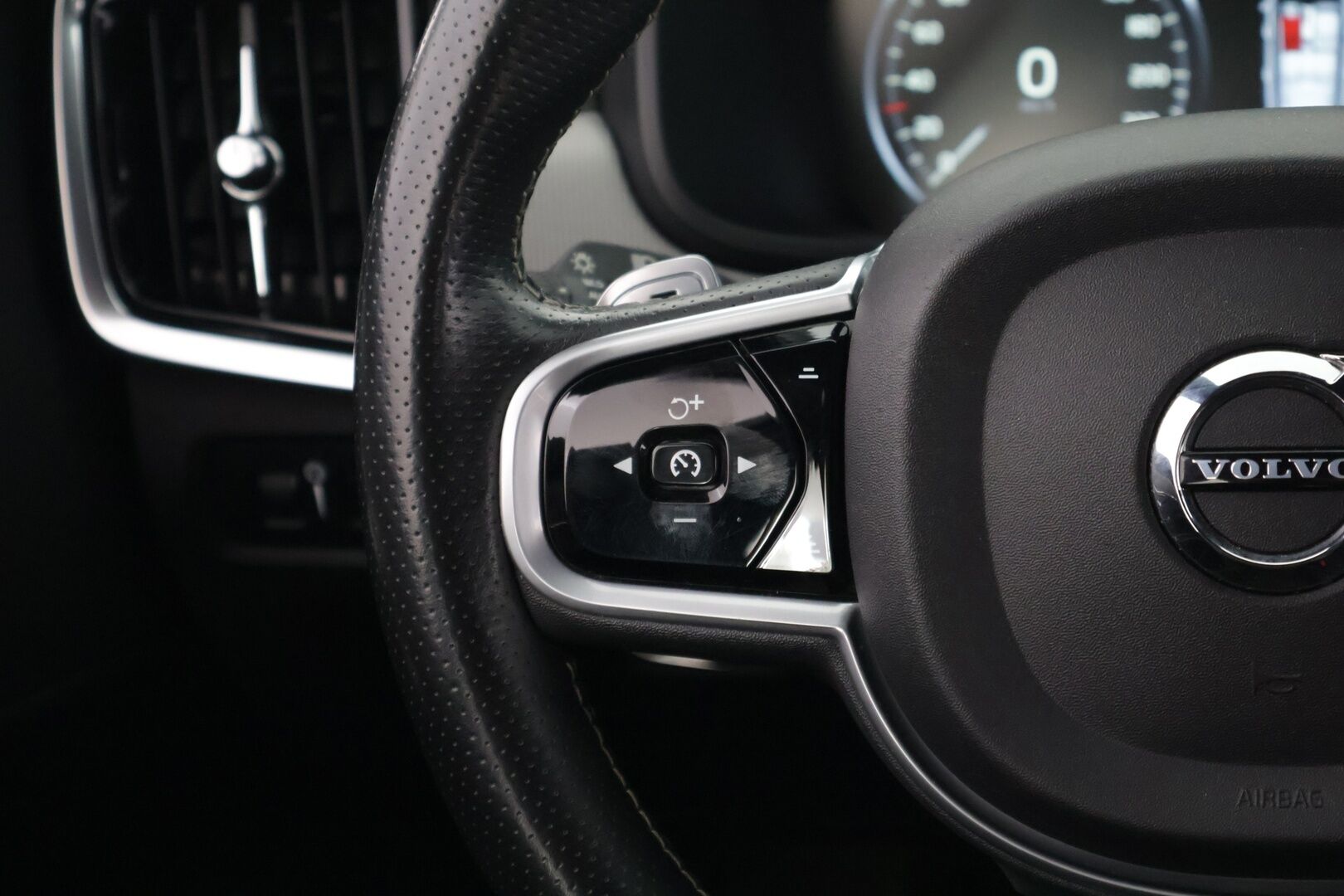 Volvo V90 2017 T8 AWD R-Design aut *Taittuva Koukku / Webasto / Crystal* - *Tilava / Taloudellinen / Farmari*