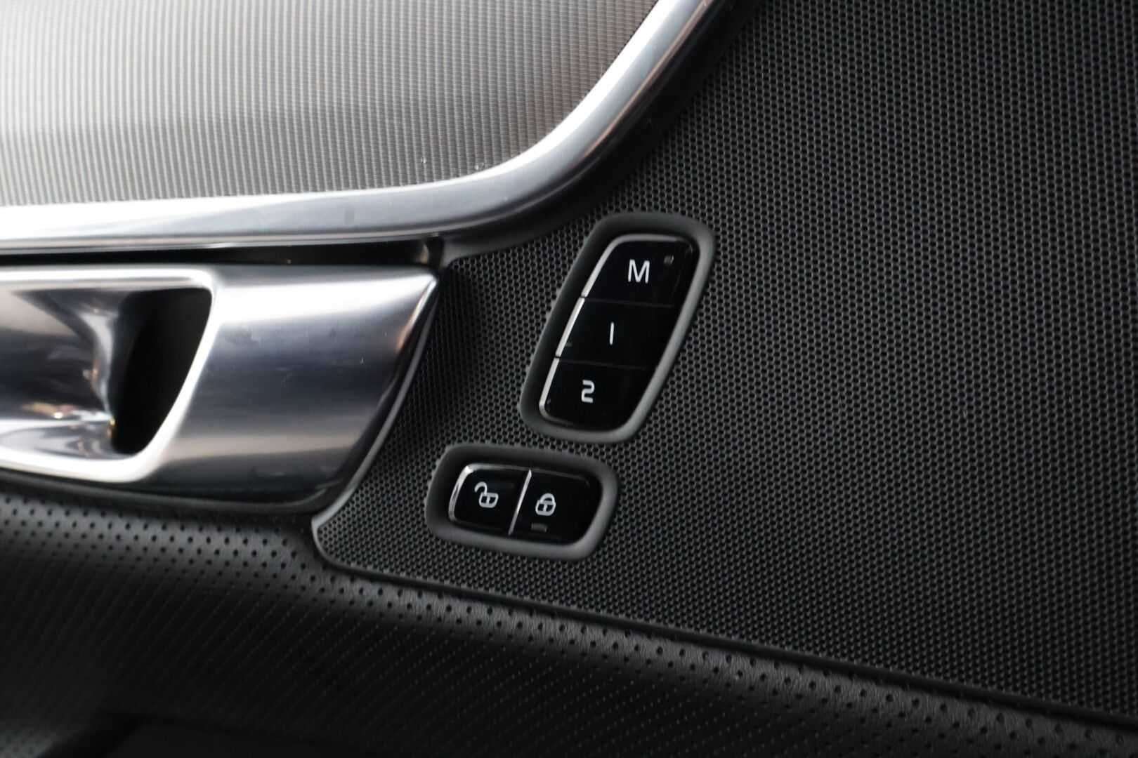 Volvo V90 2018 T8 AWD R-Design aut * Vetokoukku / Webasto / SoH 84.4% * - *Juuri katsastettu! / Akku kuntotarkastettu / Hyvät Renkaat*