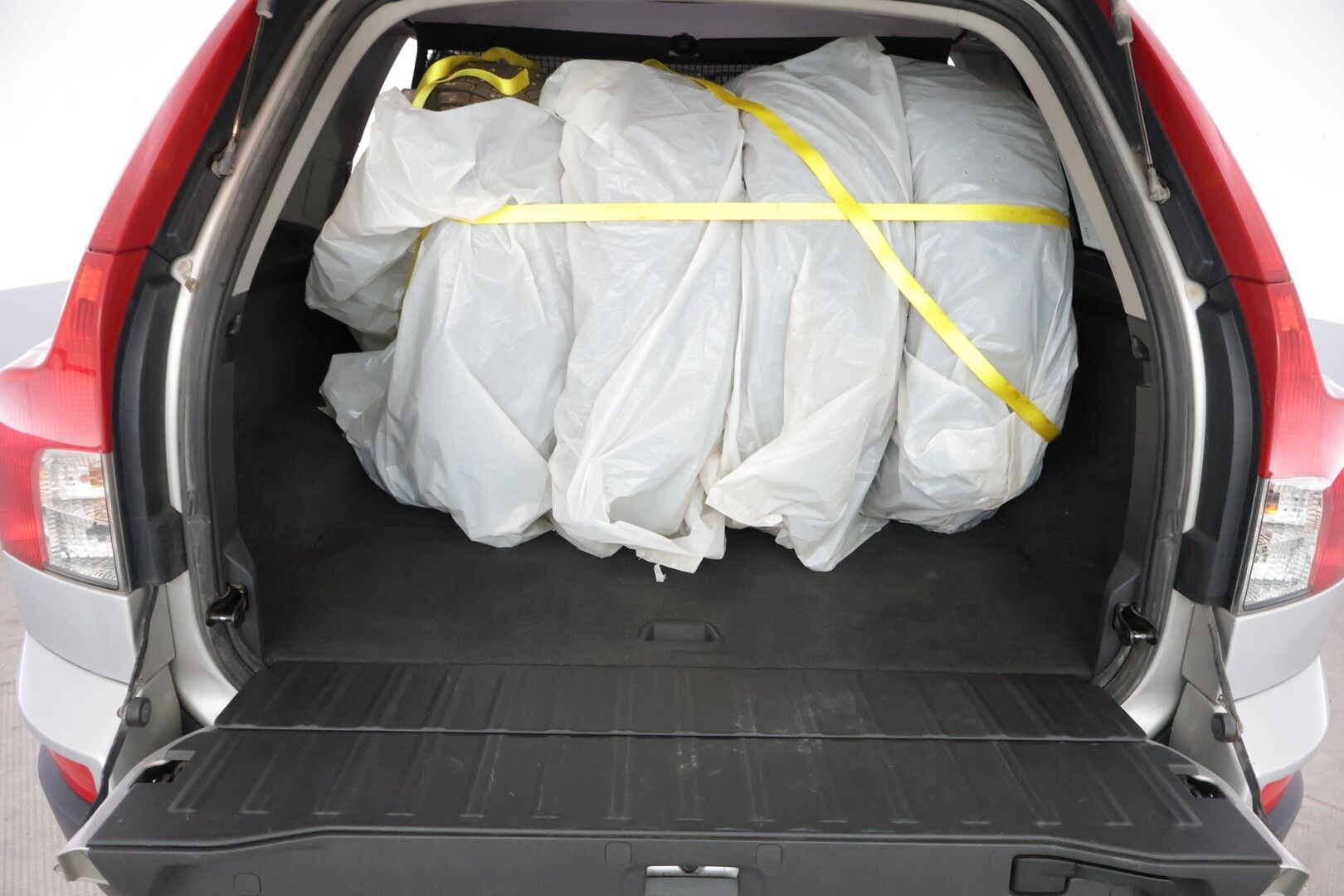 Volvo XC90 2008 D5 Summum 5-paikkanen aut / Webasto / Muistipenkki / Vakkari / Nahkasisusta / Koukku / Aut. Ilmastointi / Peruutustutka - *MYYDÄÄN HUUTOKAUPAT.COM* / 2x renkaat aluvanteilla / Huoltokirja / Huippuvarusteet / Jylhä vitoskone!