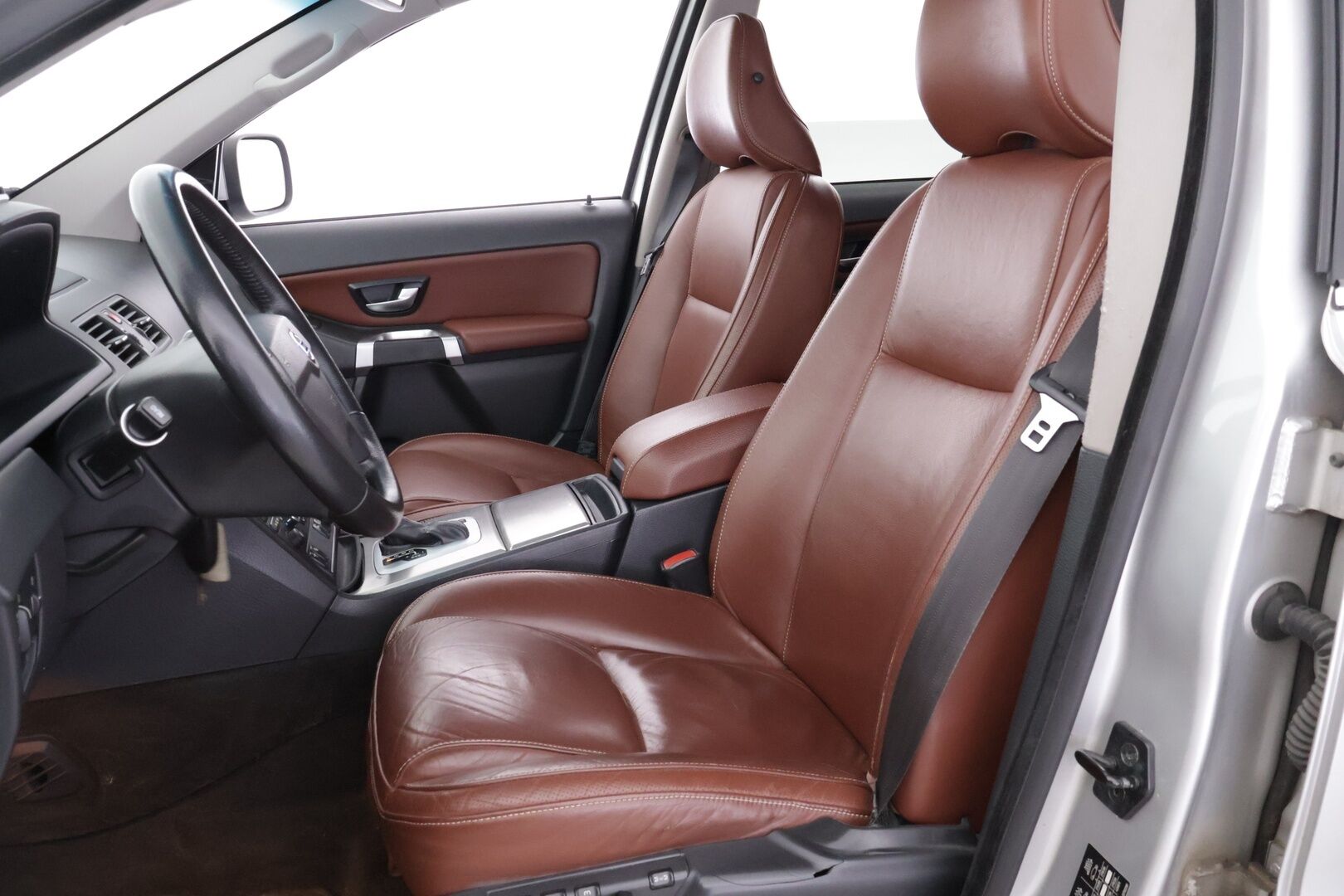 Volvo XC90 2008 D5 Summum 5-paikkanen aut / Webasto / Muistipenkki / Vakkari / Nahkasisusta / Koukku / Aut. Ilmastointi / Peruutustutka - *MYYDÄÄN HUUTOKAUPAT.COM* / 2x renkaat aluvanteilla / Huoltokirja / Huippuvarusteet / Jylhä vitoskone!