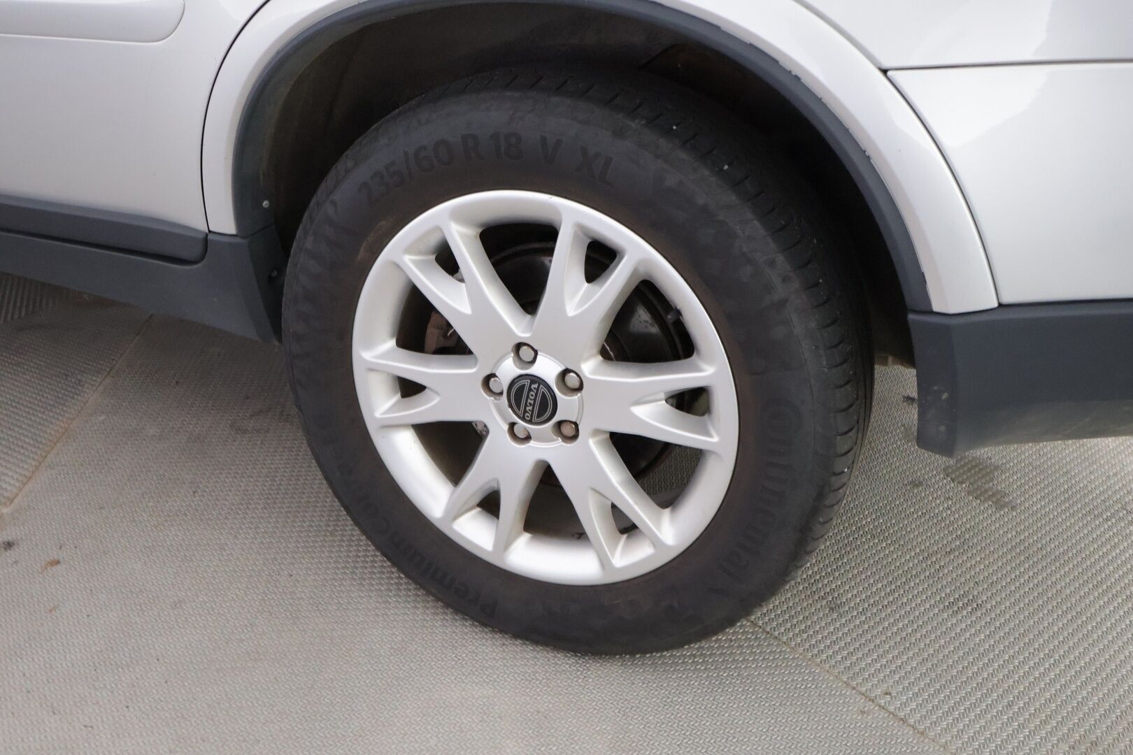 Volvo XC90 2008 D5 Summum 5-paikkanen aut / Webasto / Muistipenkki / Vakkari / Nahkasisusta / Koukku / Aut. Ilmastointi / Peruutustutka - *MYYDÄÄN HUUTOKAUPAT.COM* / 2x renkaat aluvanteilla / Huoltokirja / Huippuvarusteet / Jylhä vitoskone!