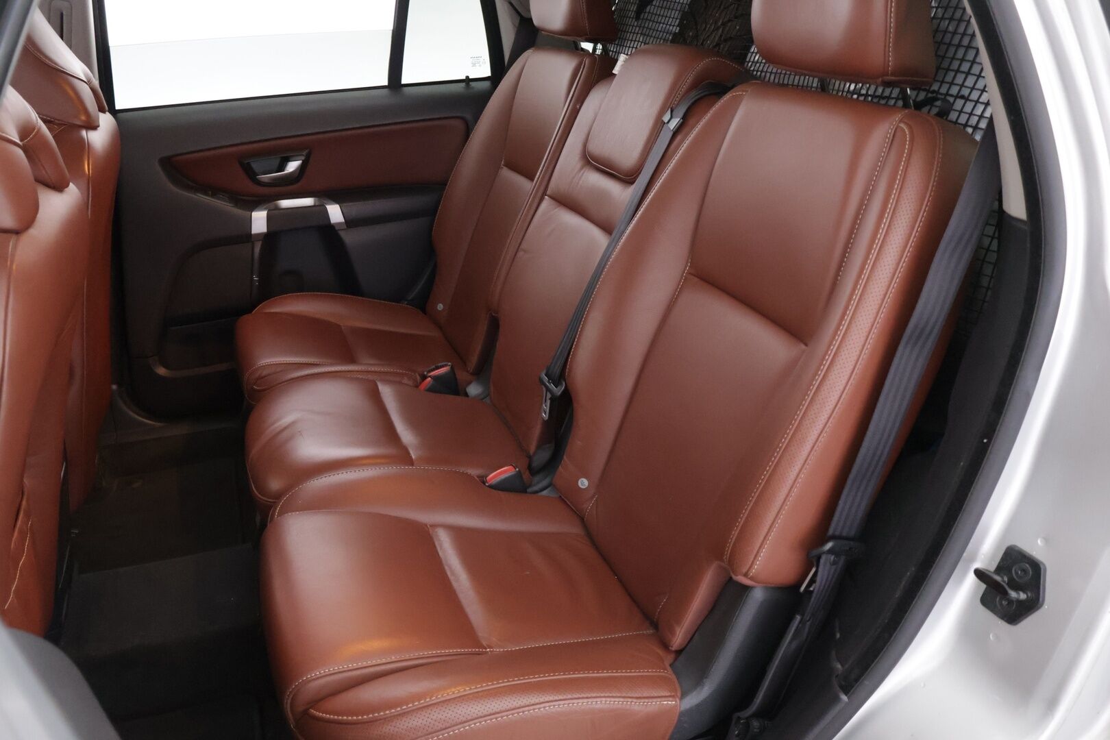 Volvo XC90 2008 D5 Summum 5-paikkanen aut / Webasto / Muistipenkki / Vakkari / Nahkasisusta / Koukku / Aut. Ilmastointi / Peruutustutka - *MYYDÄÄN HUUTOKAUPAT.COM* / 2x renkaat aluvanteilla / Huoltokirja / Huippuvarusteet / Jylhä vitoskone!