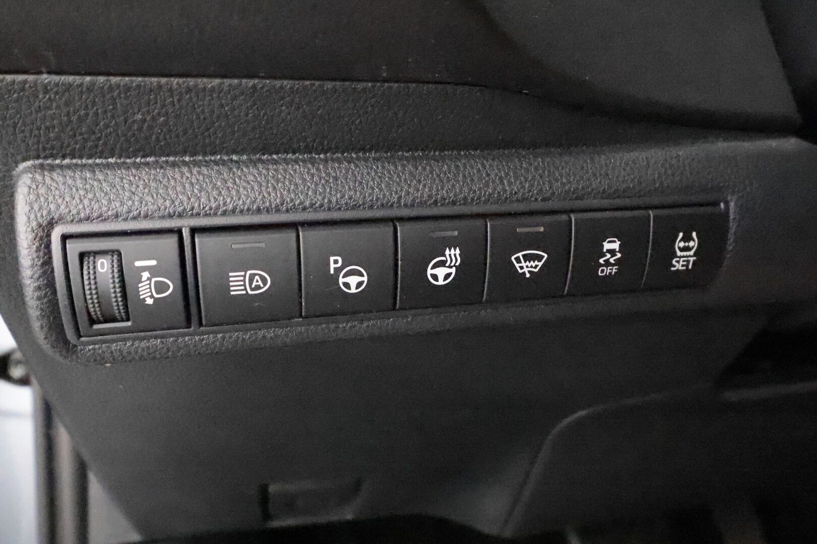 Toyota Corolla 2020 Sedan 1,8 Hybrid Premium Business - | HUD | ACC | LED | P.Kamera | Navi | Katveavustin | Keyless | Lohkolämmitin | Nahkaverhoilu | Kaistavahti | 1-om Suomi-auto | Kahdet renkaat |