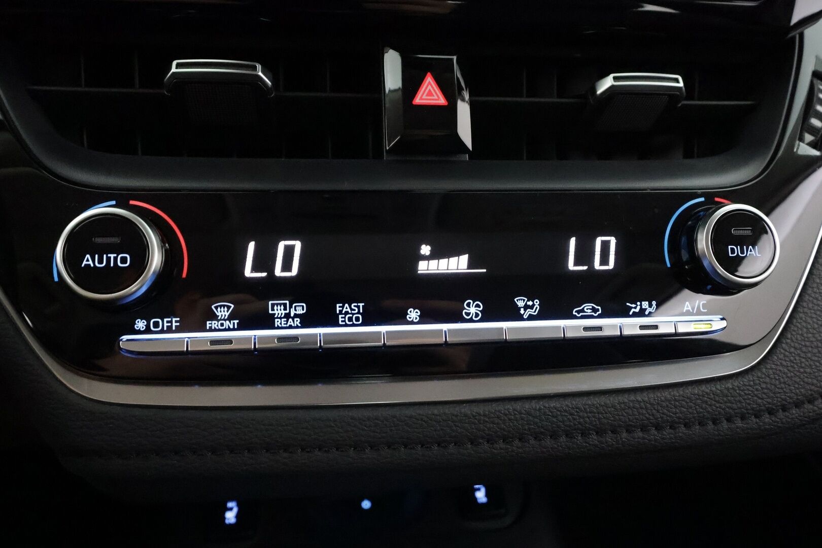 Toyota Corolla 2020 Sedan 1,8 Hybrid Premium Business - | HUD | ACC | LED | P.Kamera | Navi | Katveavustin | Keyless | Lohkolämmitin | Nahkaverhoilu | Kaistavahti | 1-om Suomi-auto | Kahdet renkaat |