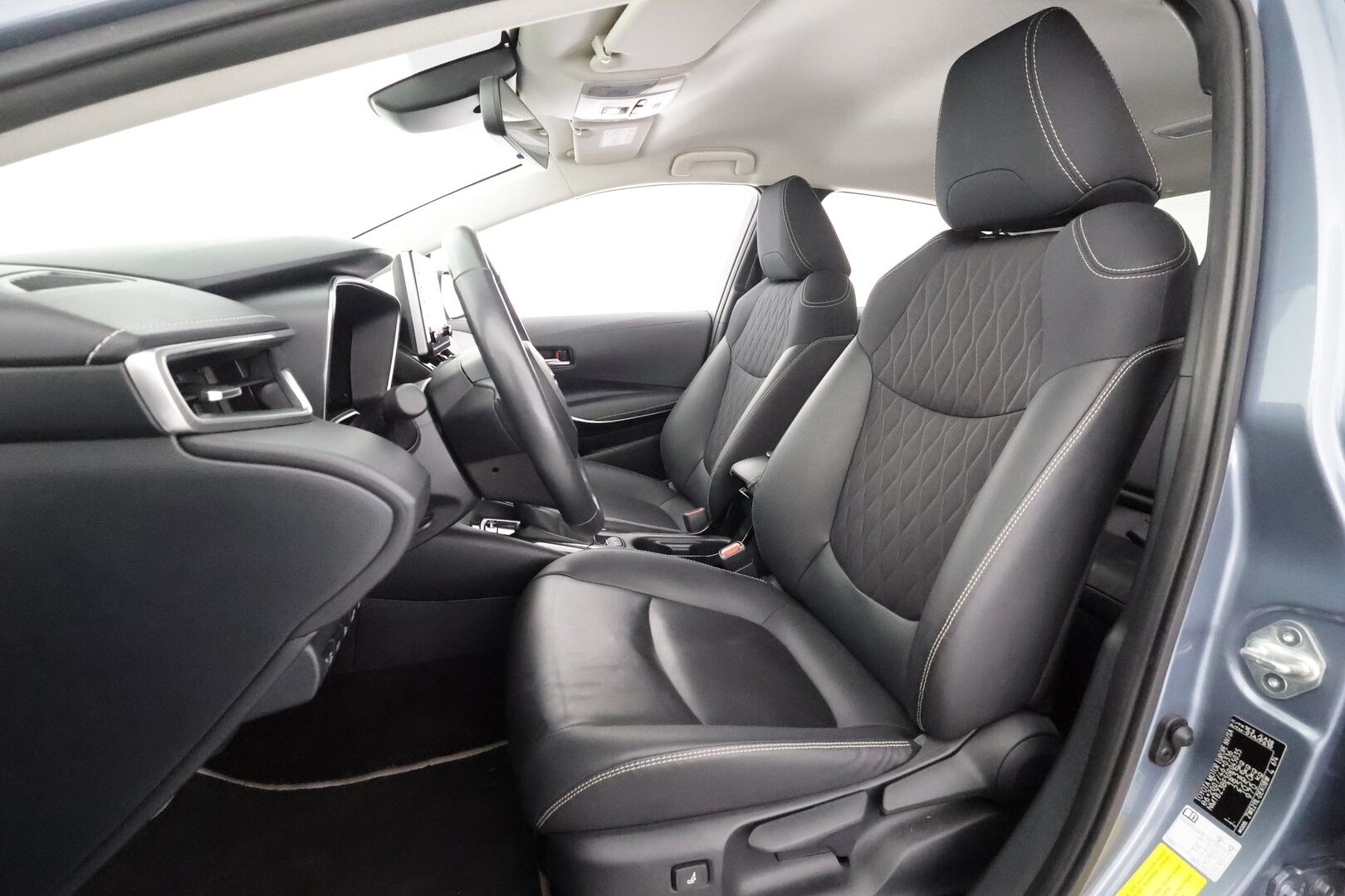 Toyota Corolla 2020 Sedan 1,8 Hybrid Premium Business - | HUD | ACC | LED | P.Kamera | Navi | Katveavustin | Keyless | Lohkolämmitin | Nahkaverhoilu | Kaistavahti | 1-om Suomi-auto | Kahdet renkaat |