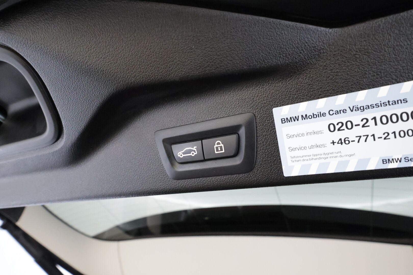 BMW X5 2020 G05 xDrive45e A * Ilma-alusta / Koukku / LED / Comfort-penkit Muistilla / P.Kamera / H&K / Navi / Comfort Access * - 2x Latauskaapelit / Kahdet renkaat aluvanteilla