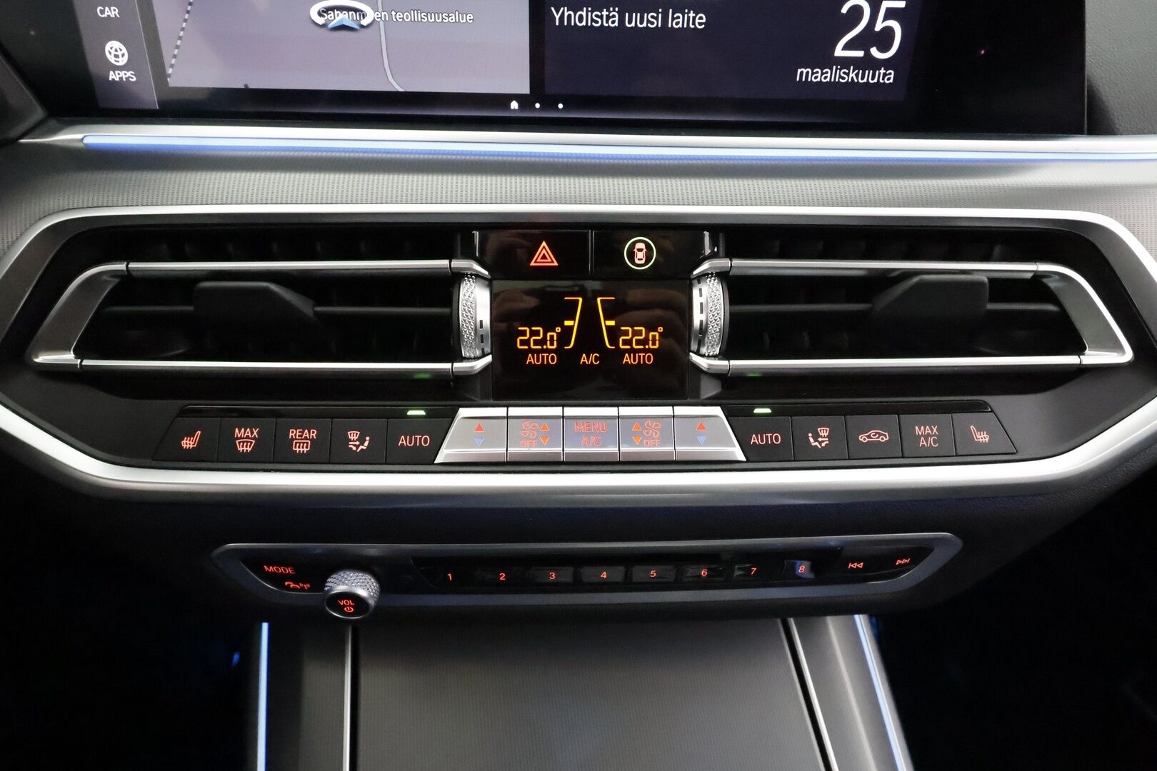 BMW X5 2020 G05 xDrive45e A * Ilma-alusta / Koukku / LED / Comfort-penkit Muistilla / P.Kamera / H&K / Navi / Comfort Access * - 2x Latauskaapelit / Kahdet renkaat aluvanteilla