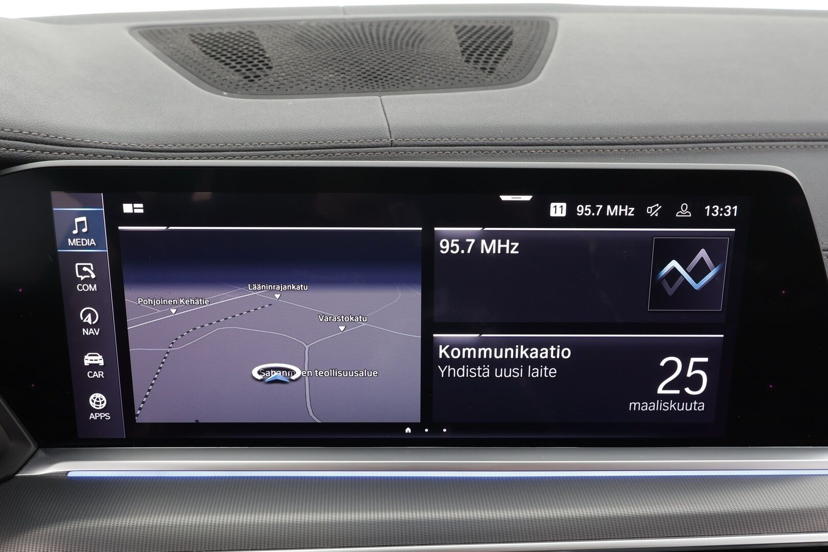 BMW X5 2020 G05 xDrive45e A * Ilma-alusta / Koukku / LED / Comfort-penkit Muistilla / P.Kamera / H&K / Navi / Comfort Access * - 2x Latauskaapelit / Kahdet renkaat aluvanteilla