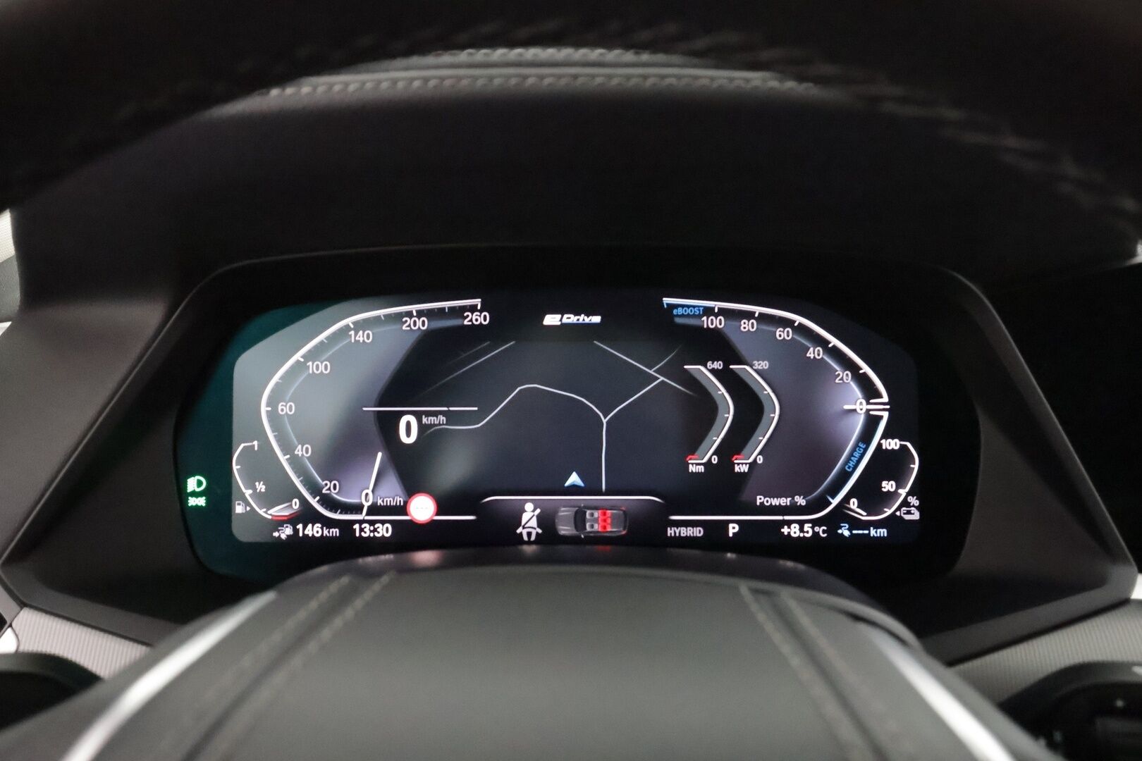 BMW X5 2020 G05 xDrive45e A * Ilma-alusta / Koukku / LED / Comfort-penkit Muistilla / P.Kamera / H&K / Navi / Comfort Access * - 2x Latauskaapelit / Kahdet renkaat aluvanteilla