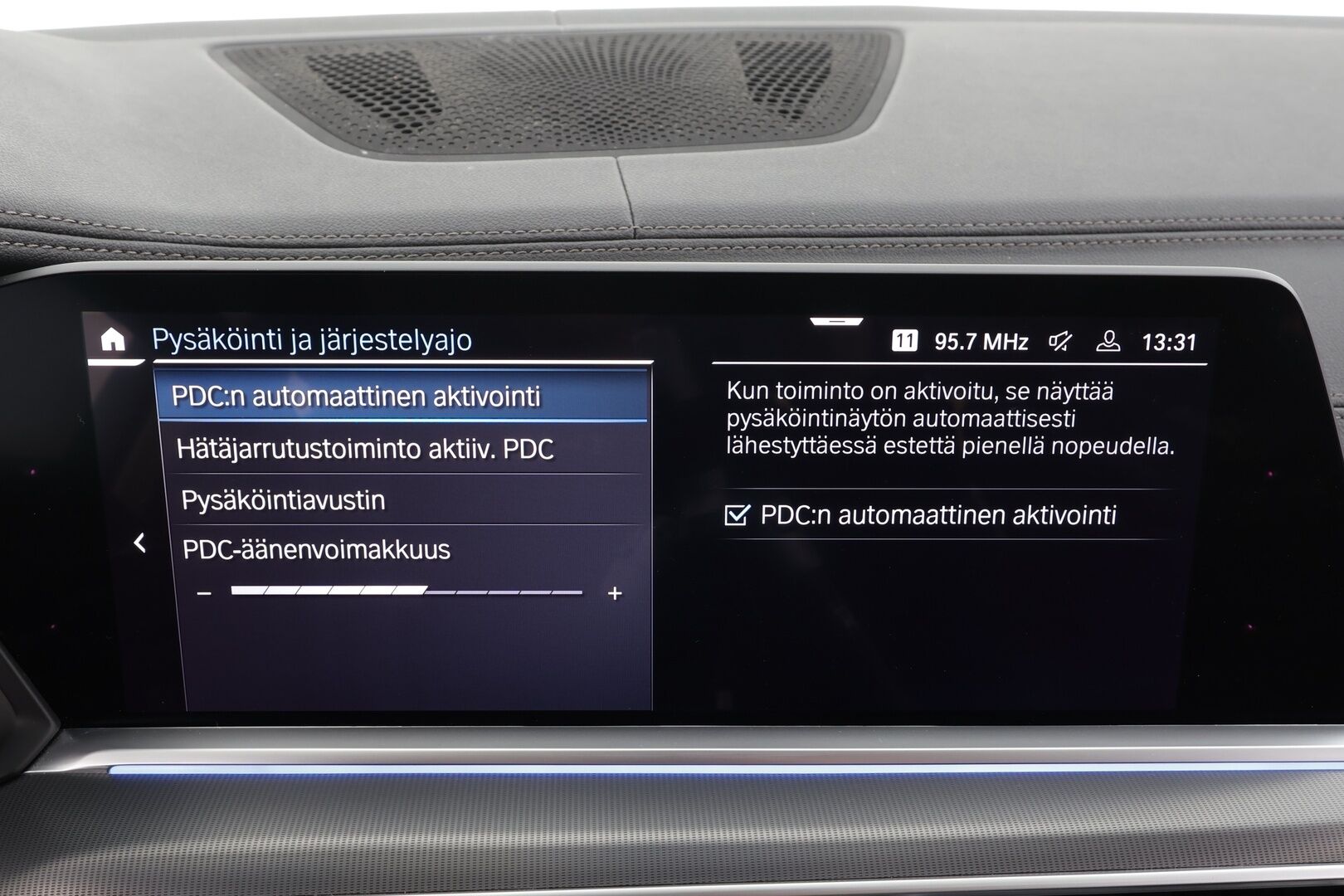 BMW X5 2020 G05 xDrive45e A * Ilma-alusta / Koukku / LED / Comfort-penkit Muistilla / P.Kamera / H&K / Navi / Comfort Access * - 2x Latauskaapelit / Kahdet renkaat aluvanteilla