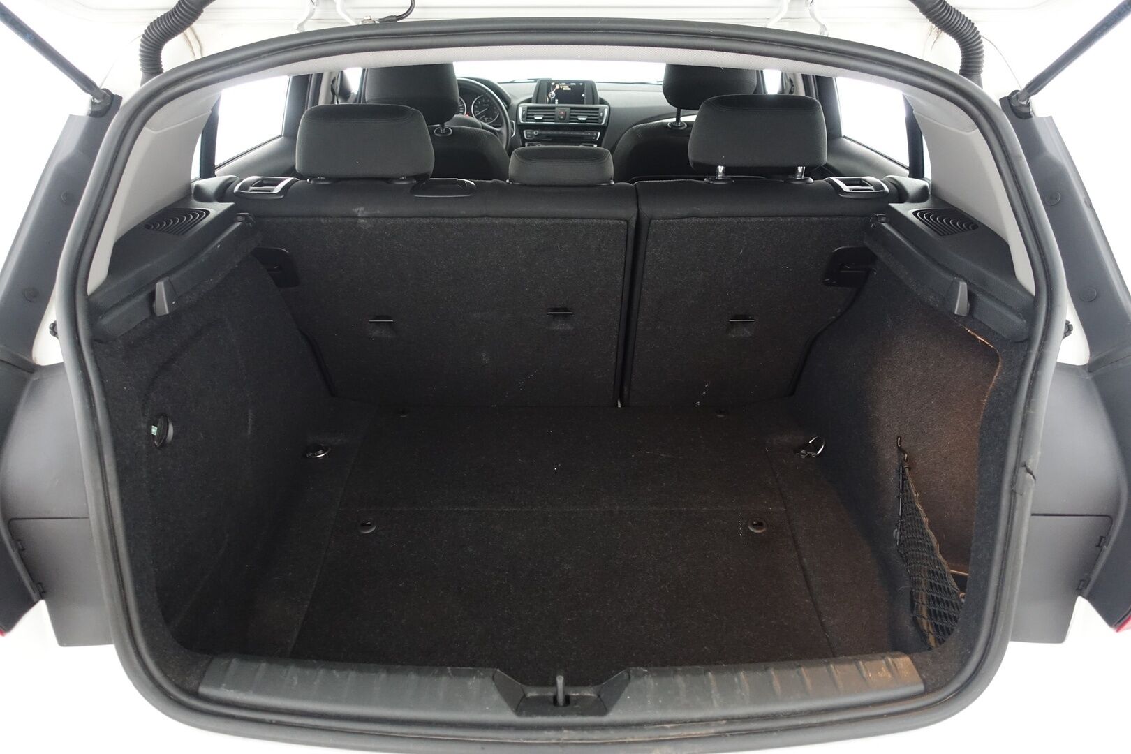 BMW 118 2016 BMW 118 F20 Hatchback 118i Business - | Vakkari | P.Tukat | Lohko + Sisäp. | Bluetooth | LED | Suomi Auto | 2X Renkaat & Vanteet | Todella siisti! | 