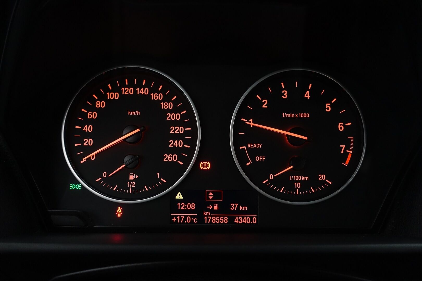 BMW 118 2016 BMW 118 F20 Hatchback 118i Business - | Vakkari | P.Tukat | Lohko + Sisäp. | Bluetooth | LED | Suomi Auto | 2X Renkaat & Vanteet | Todella siisti! | 