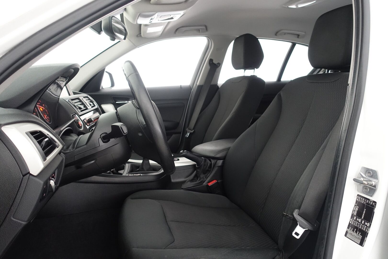 BMW 118 2016 BMW 118 F20 Hatchback 118i Business - | Vakkari | P.Tukat | Lohko + Sisäp. | Bluetooth | LED | Suomi Auto | 2X Renkaat & Vanteet | Todella siisti! | 