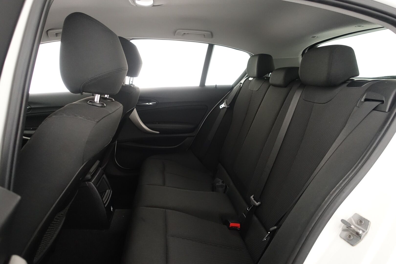 BMW 118 2016 BMW 118 F20 Hatchback 118i Business - | Vakkari | P.Tukat | Lohko + Sisäp. | Bluetooth | LED | Suomi Auto | 2X Renkaat & Vanteet | Todella siisti! | 