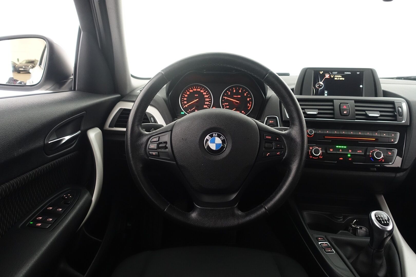 BMW 118 2016 BMW 118 F20 Hatchback 118i Business - | Vakkari | P.Tukat | Lohko + Sisäp. | Bluetooth | LED | Suomi Auto | 2X Renkaat & Vanteet | Todella siisti! | 