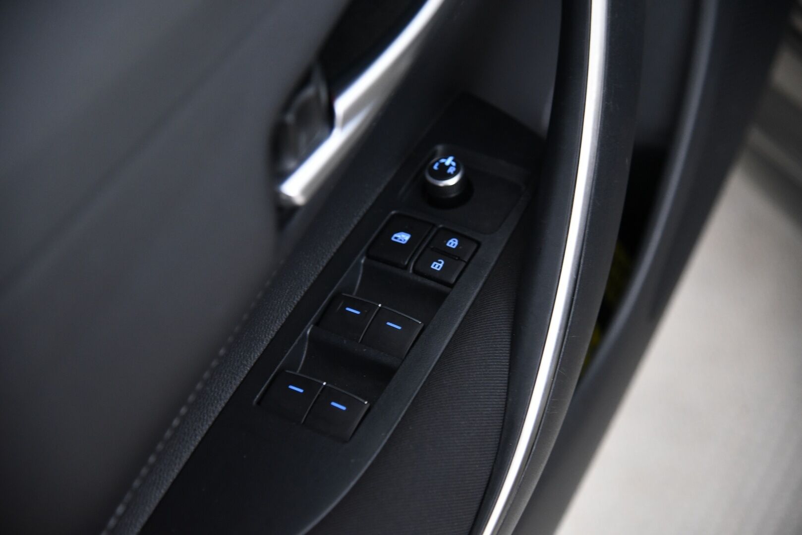 Toyota Corolla 2020 Touring Sports 1,8 Hybrid Active / 2-om. Suomi-auto / Adapt. Vak. / Lohko+sisäp. / Musta sisäkatto / Navi / - Suomesta uutena ostettu! / Todella siisti yksilö / Kahdet hyvät renkaat