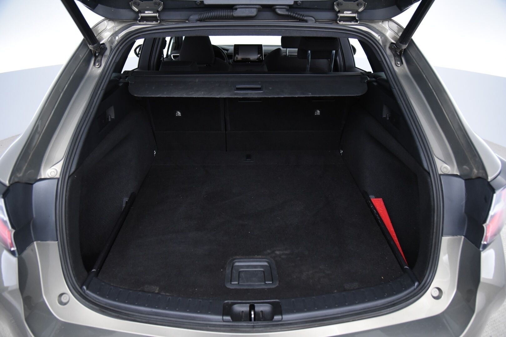 Toyota Corolla 2020 Touring Sports 1,8 Hybrid Active / 2-om. Suomi-auto / Adapt. Vak. / Lohko+sisäp. / Musta sisäkatto / Navi / - Suomesta uutena ostettu! / Todella siisti yksilö / Kahdet hyvät renkaat