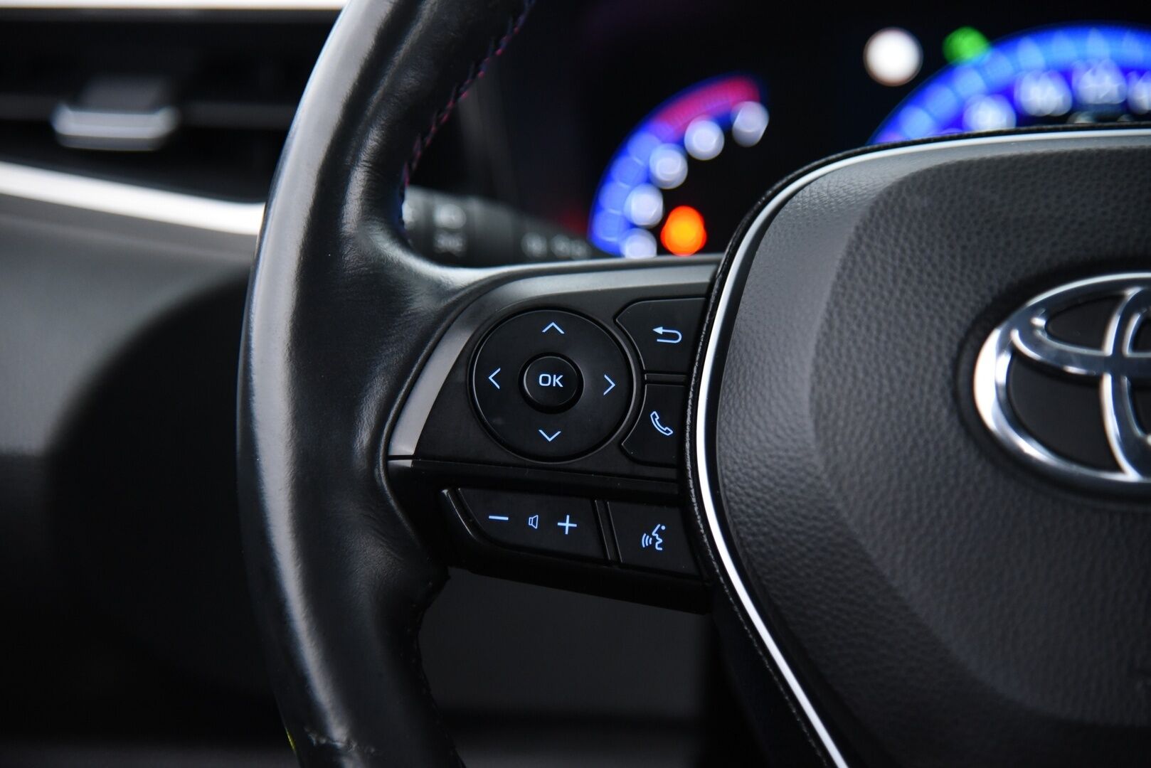 Toyota Corolla 2020 Touring Sports 1,8 Hybrid Active / 2-om. Suomi-auto / Adapt. Vak. / Lohko+sisäp. / Musta sisäkatto / Navi / - Suomesta uutena ostettu! / Todella siisti yksilö / Kahdet hyvät renkaat