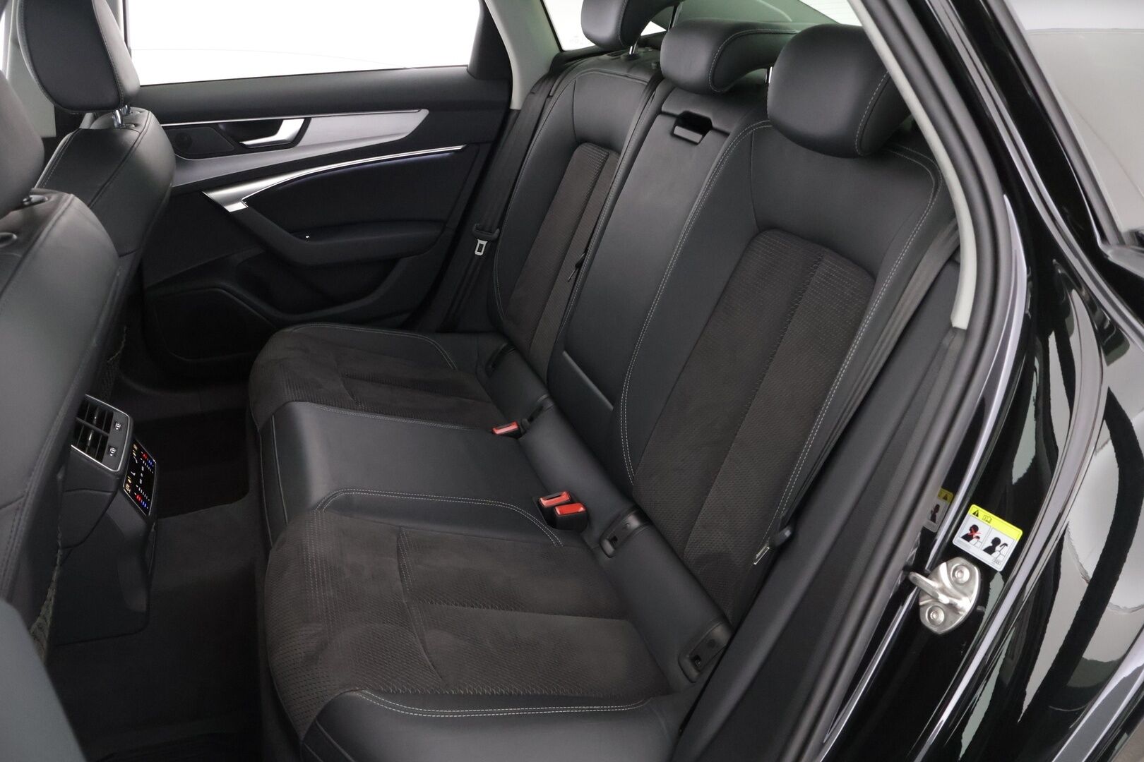 Audi A6 2020 Sedan S-Line Business Sport 55 TFSI e quattro S tronic - 3,99 % KORKOTARJOUS TÄHÄN AUTOON - Vakkari / P-kamera / Matrix LED / Esilämmitys / Puolinahka Sporttipenkit / KeylessGo / 2x renkaat / Apple CarPlay