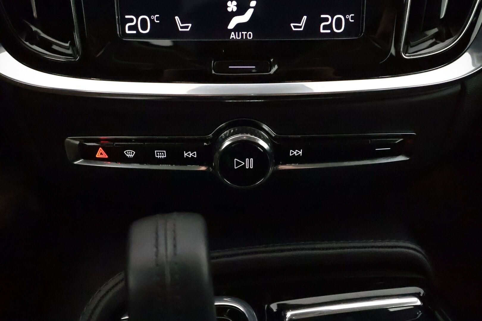 Volvo V60 2020 T6 TwE AWD Momentum aut ** Webasto / Adapt.Vakkari / P.Kamera / LED-valot / Navi / Kaistavahti / KeylessGO ** - Suomi-auto / 2x Renkaat / Akku Kuntotarkistettu!