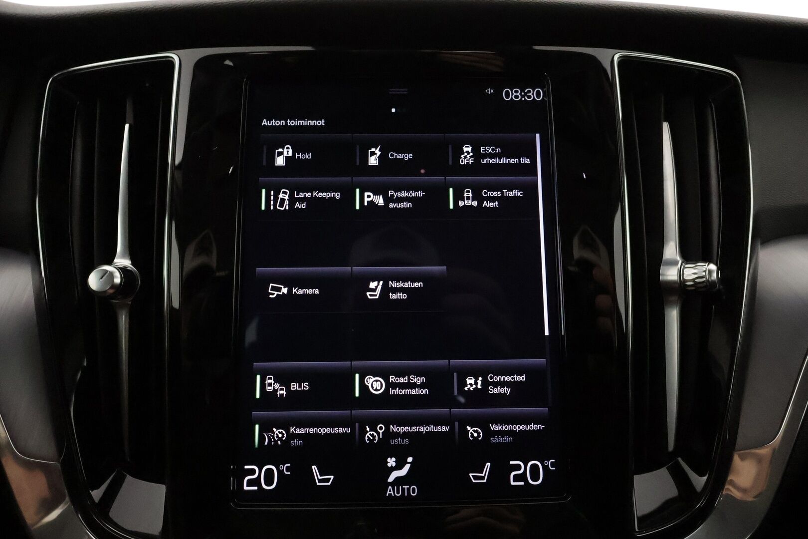 Volvo V60 2020 T6 TwE AWD Momentum aut ** Webasto / Adapt.Vakkari / P.Kamera / LED-valot / Navi / Kaistavahti / KeylessGO ** - Suomi-auto / 2x Renkaat / Akku Kuntotarkistettu!