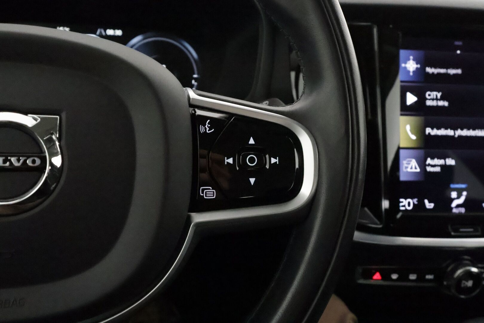 Volvo V60 2020 T6 TwE AWD Momentum aut ** Webasto / Adapt.Vakkari / P.Kamera / LED-valot / Navi / Kaistavahti / KeylessGO ** - Suomi-auto / 2x Renkaat / Akku Kuntotarkistettu!