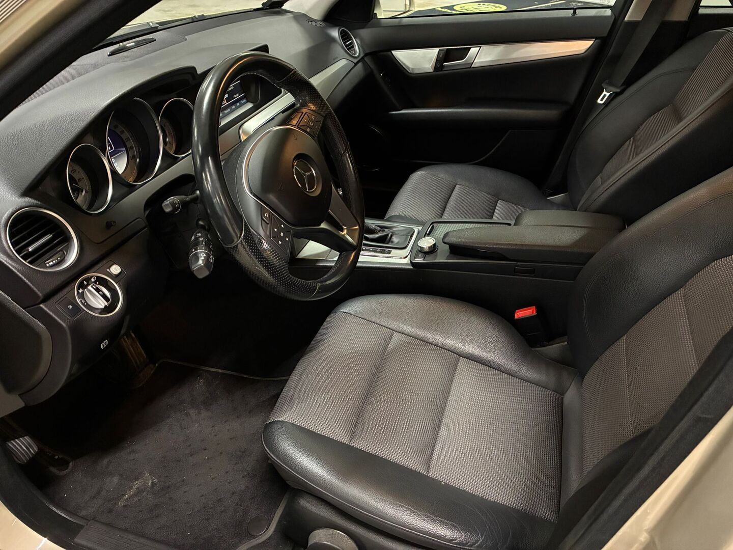 Mercedes-Benz C 2011 180 BE T A Premium Business *Webasto / Puolinahat / Koukku / S.Luukku* - Suomi-auto / Fiksut kilometrit - HULLU BLACKWEEK KORKOTARJOUS 2,49%