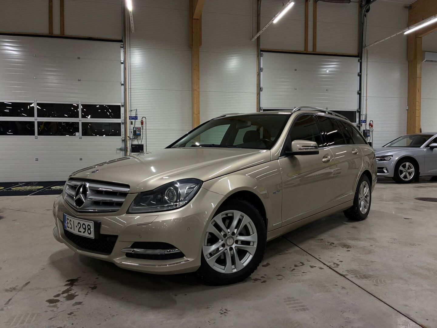 Mercedes-Benz C 2011 180 BE T A Premium Business *Webasto / Puolinahat / Koukku / S.Luukku* - Suomi-auto / Fiksut kilometrit - HULLU BLACKWEEK KORKOTARJOUS 2,49%